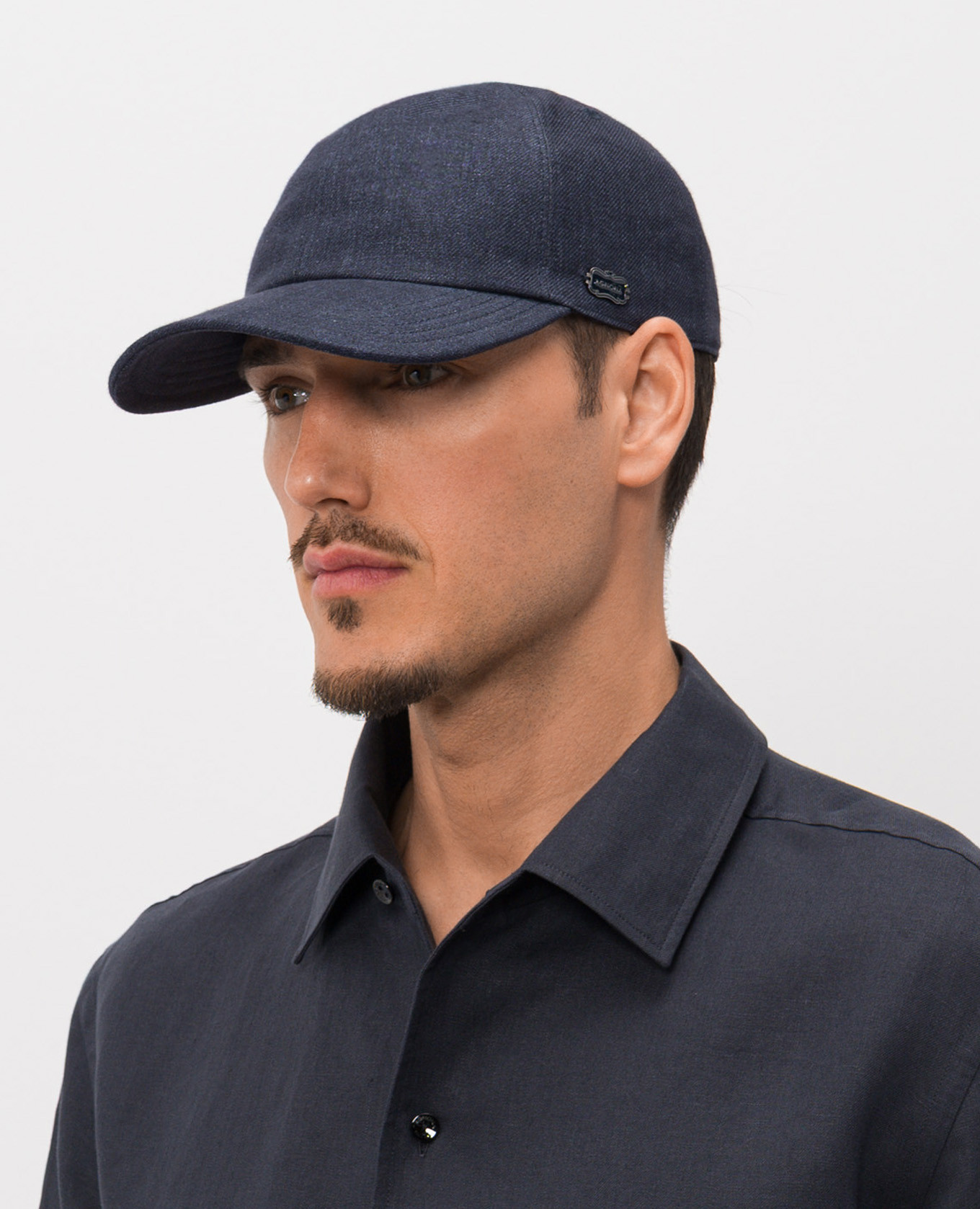 Blue linen cap Agnona
Blue linen cap Agnona