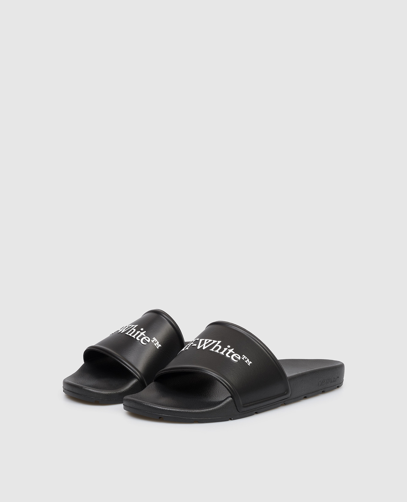 Black sliders with textured logo Off-White
Black sliders with textured logo Off-White