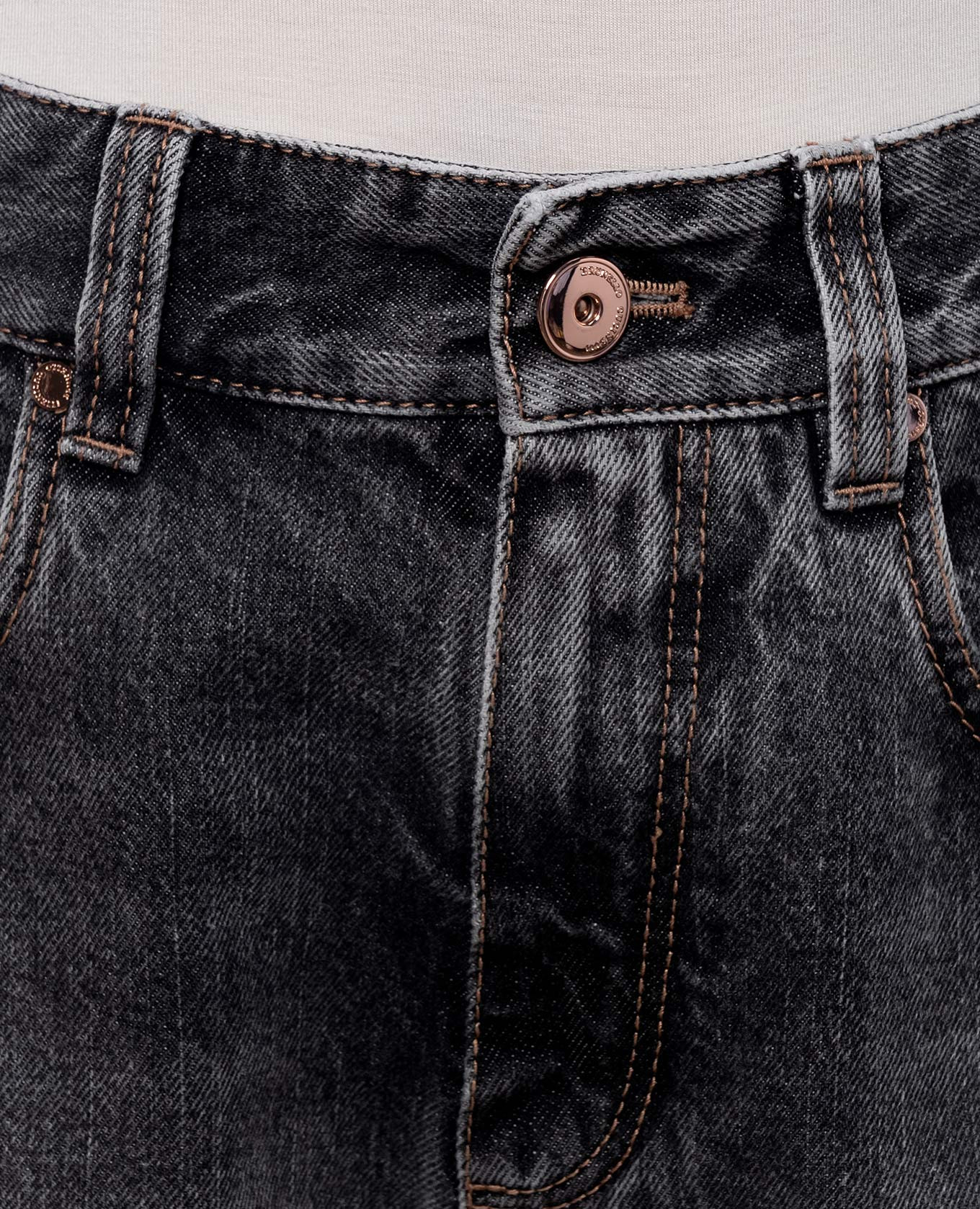 Grey jeans with logo patch Brunello Cucinelli
Grey jeans with logo patch Brunello Cucinelli