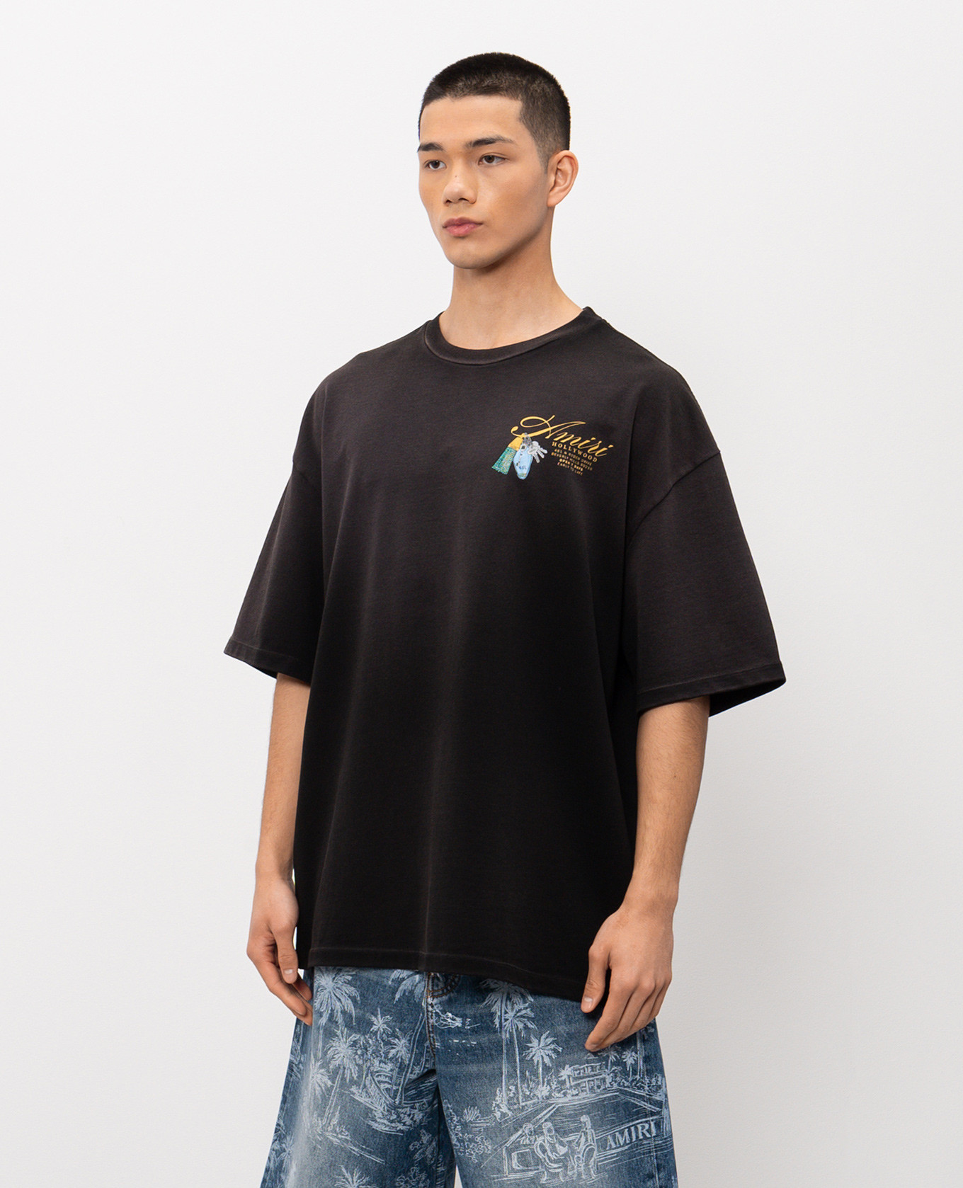 Black CHATEAU KEYS T-shirt AMIRI
Black CHATEAU KEYS T-shirt AMIRI