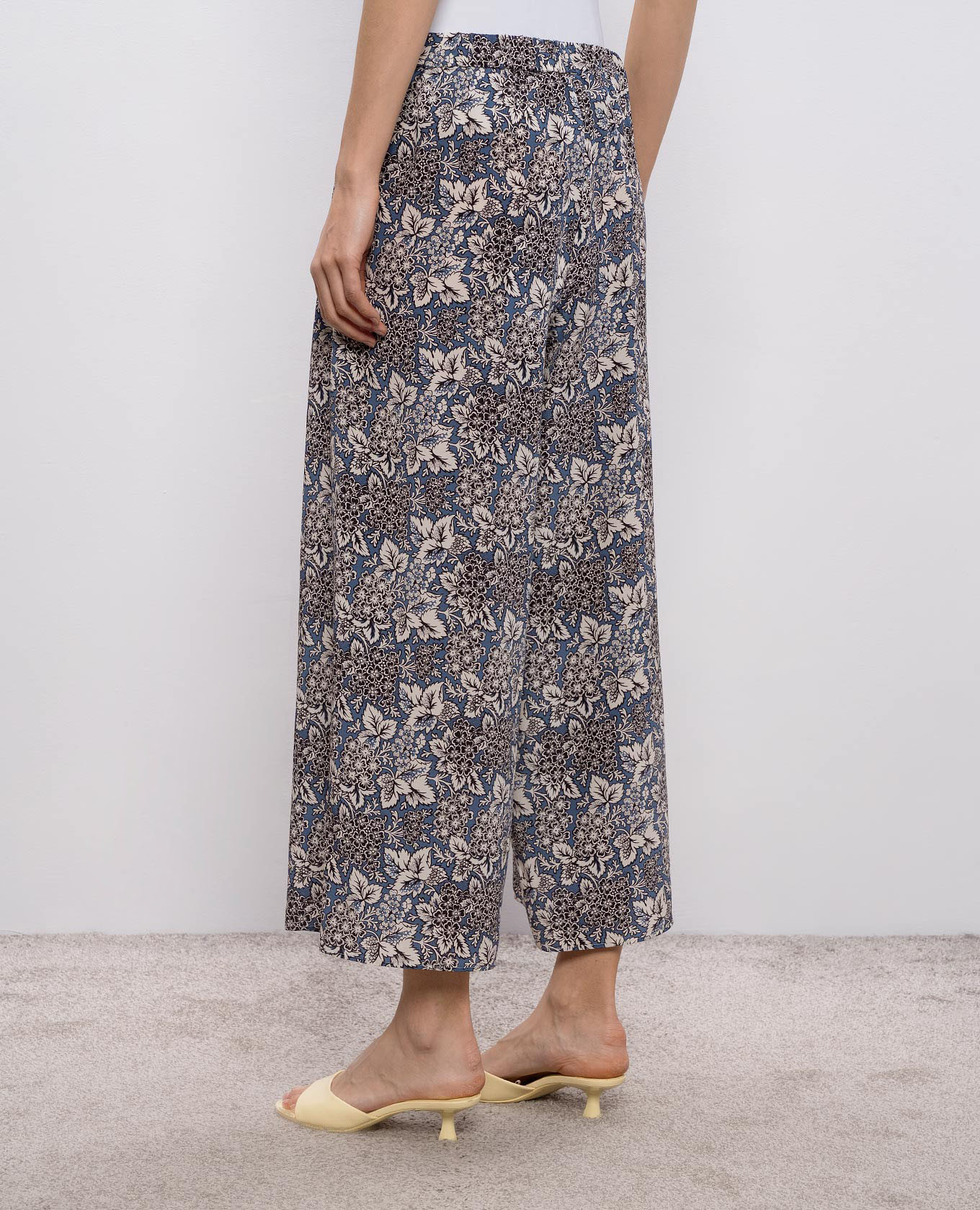 NIRVANA blue silk pants Max Mara Weekend
NIRVANA blue silk pants Max Mara Weekend