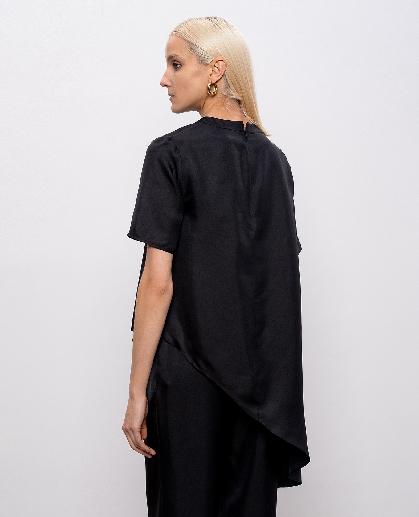 MADEA black asymmetric silk blouse Loulou de Saison
MADEA black asymmetric silk blouse Loulou de Saison