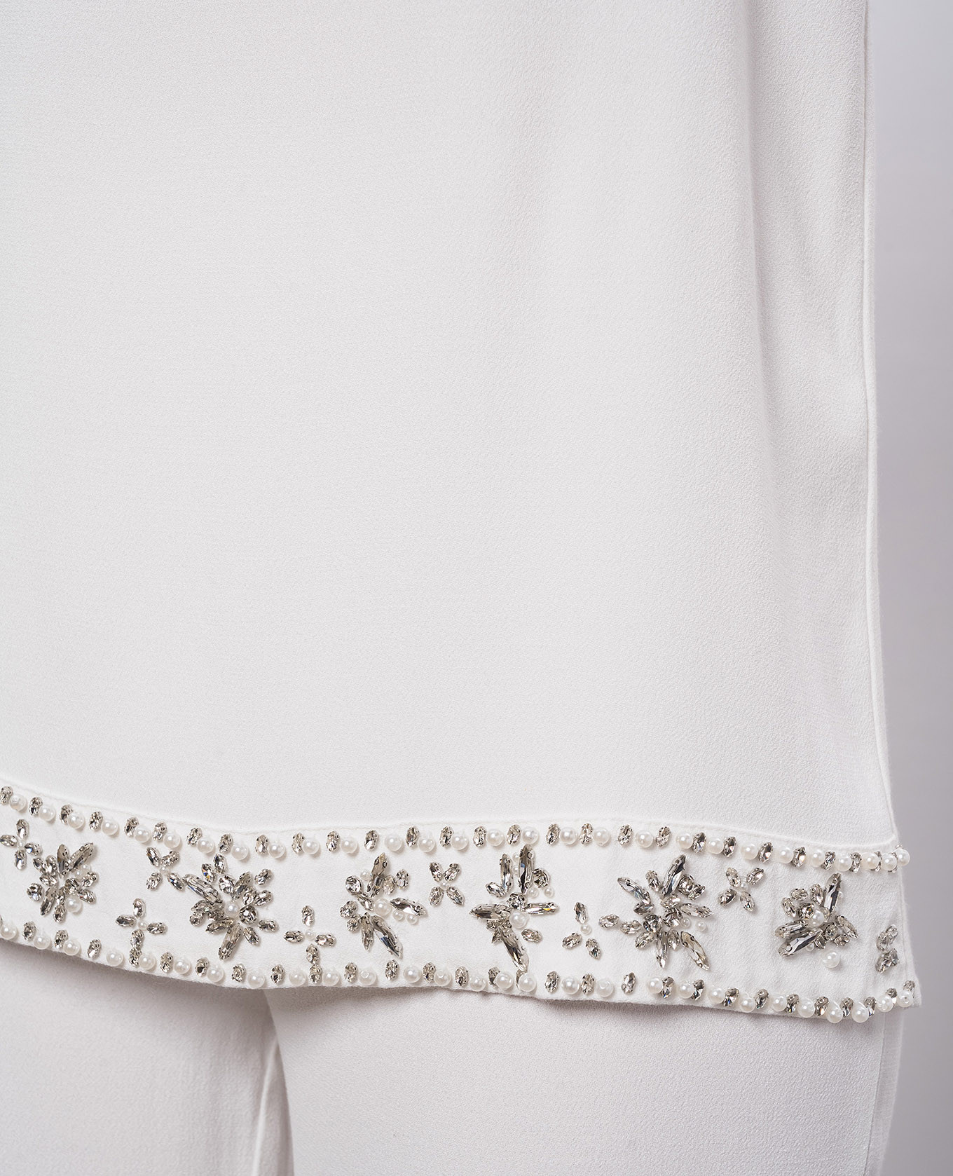 White top with applique Twinset
White top with applique Twinset