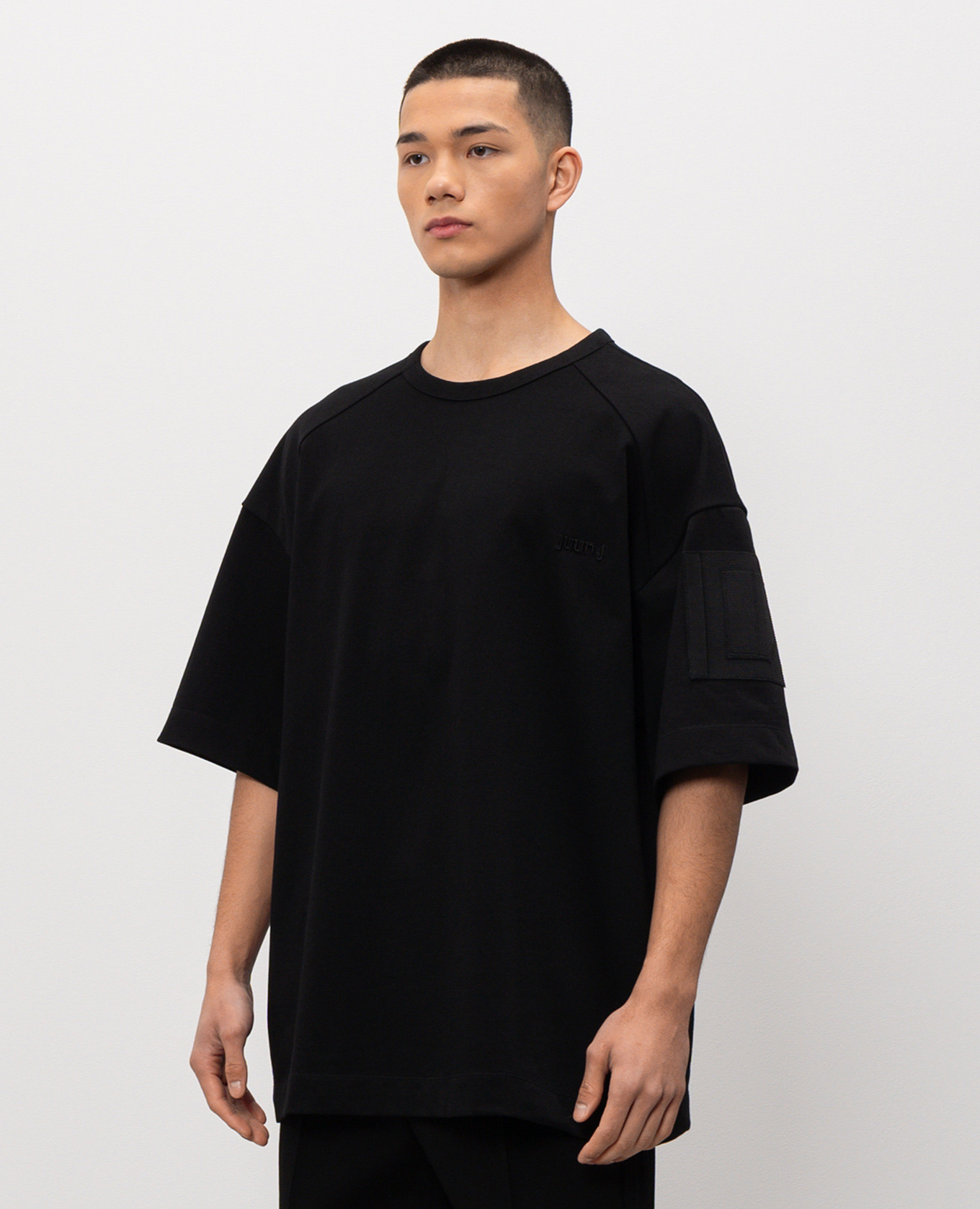 Black T-shirt with embroidered logo Juun.j
Black T-shirt with embroidered logo Juun.j