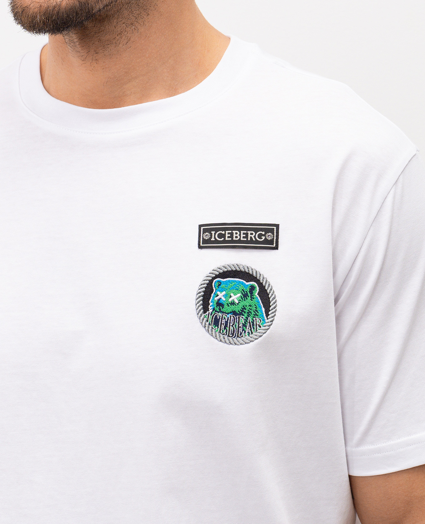 White T-shirt with logo patch Iceberg
White T-shirt with logo patch Iceberg