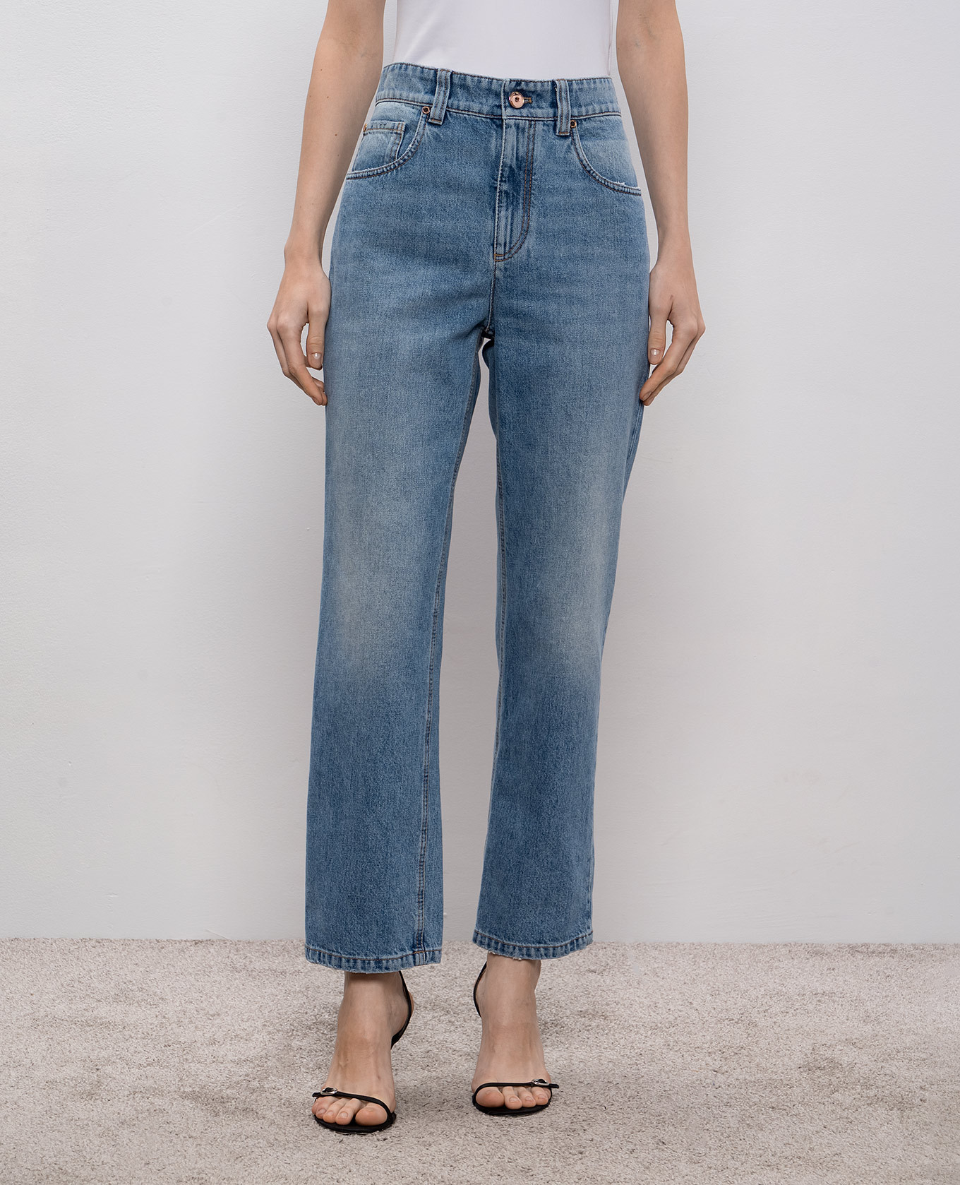 Blue jeans with logo patch Brunello Cucinelli
Blue jeans with logo patch Brunello Cucinelli