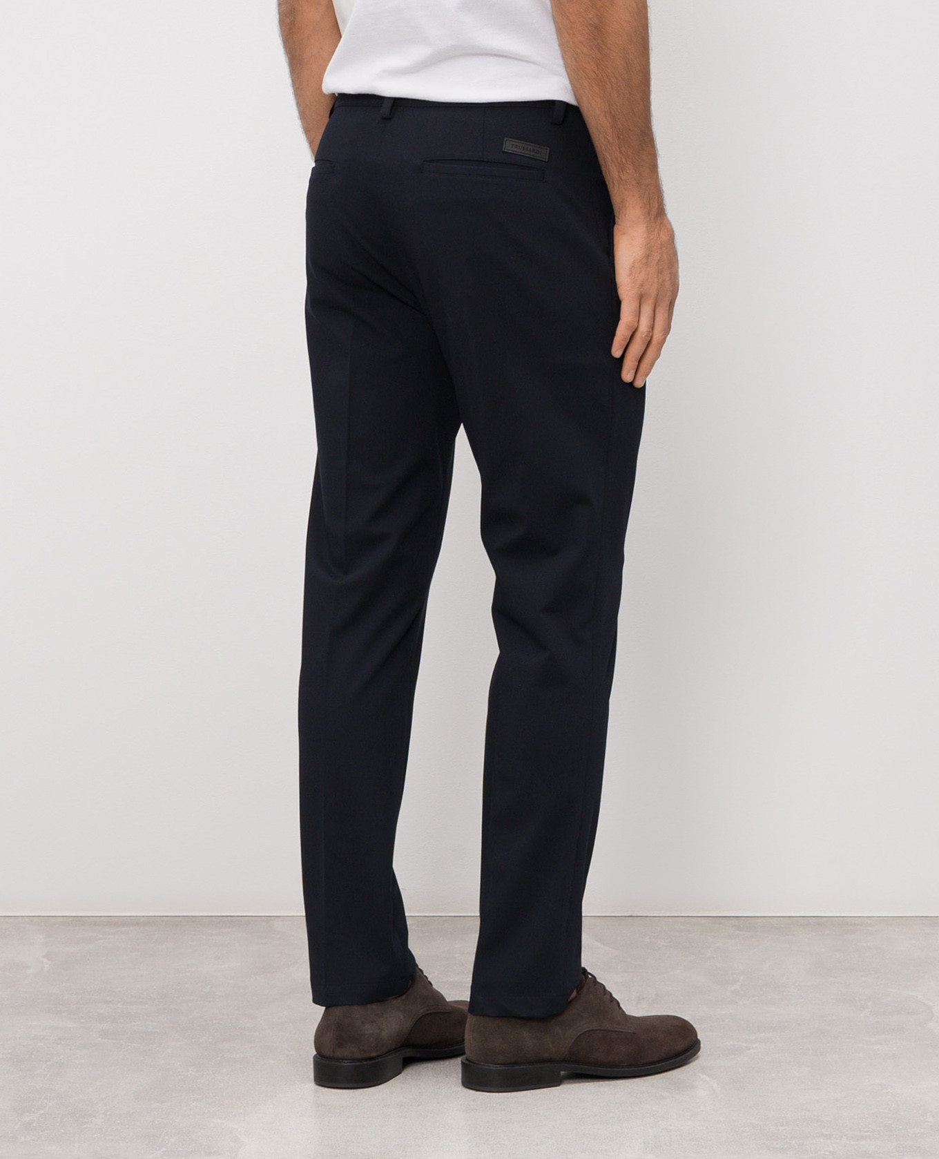 Navy blue pants with logo patch Trussardi
Navy blue pants with logo patch Trussardi