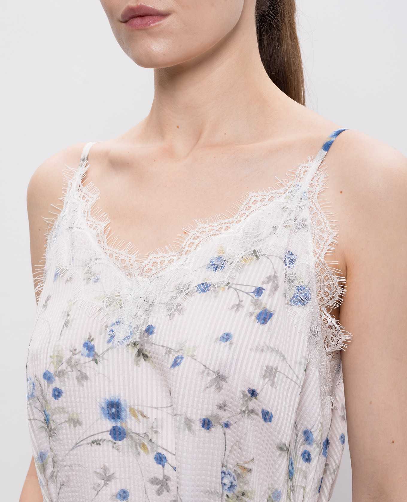 White floral print dress with lace Juun.j
White floral print dress with lace Juun.j