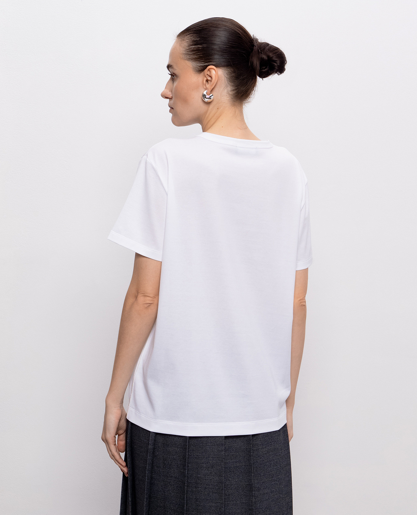 White T-shirt with a monil chain Fabiana Filippi
White T-shirt with a monil chain Fabiana Filippi