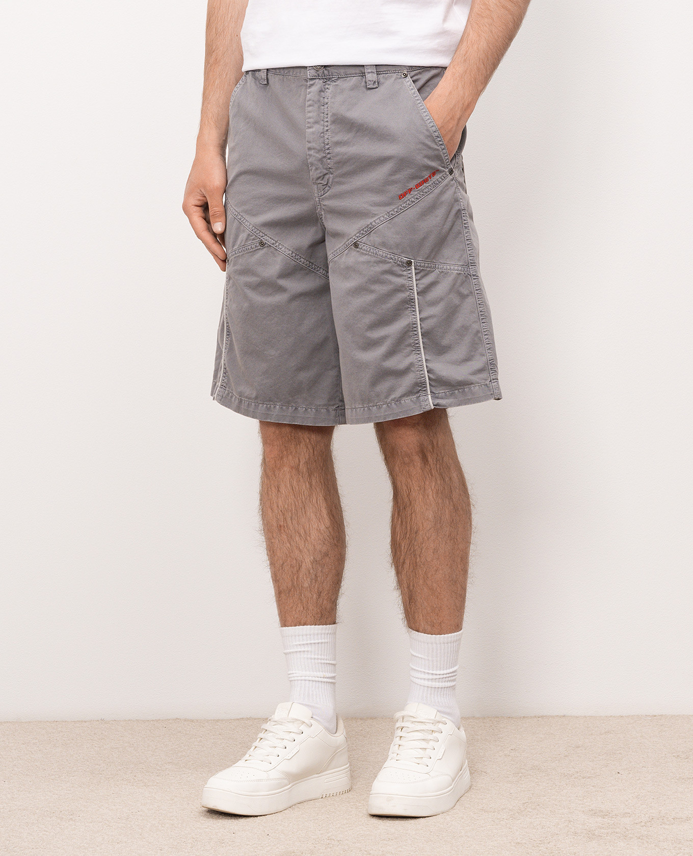 Grey shorts with logo embroidery Off-White
Grey shorts with logo embroidery Off-White