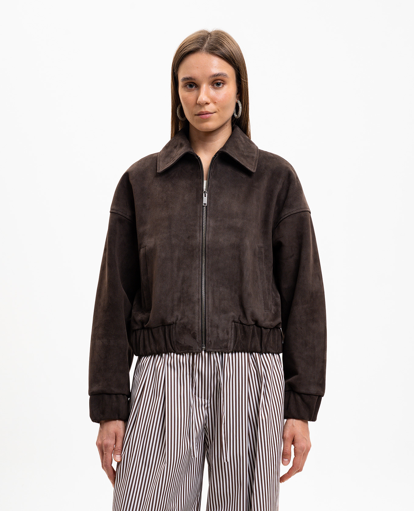 Brown suede cropped jacket Babe Pay Pls
Brown suede cropped jacket Babe Pay Pls