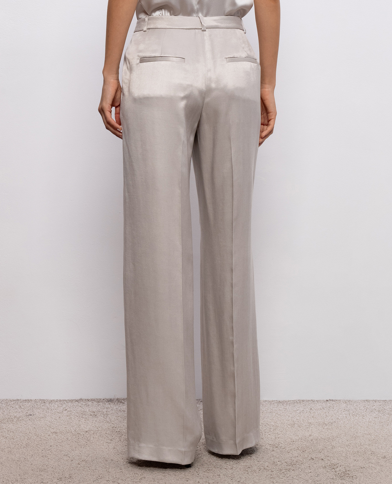 Beige pants with brand patch Peserico
Beige pants with brand patch Peserico