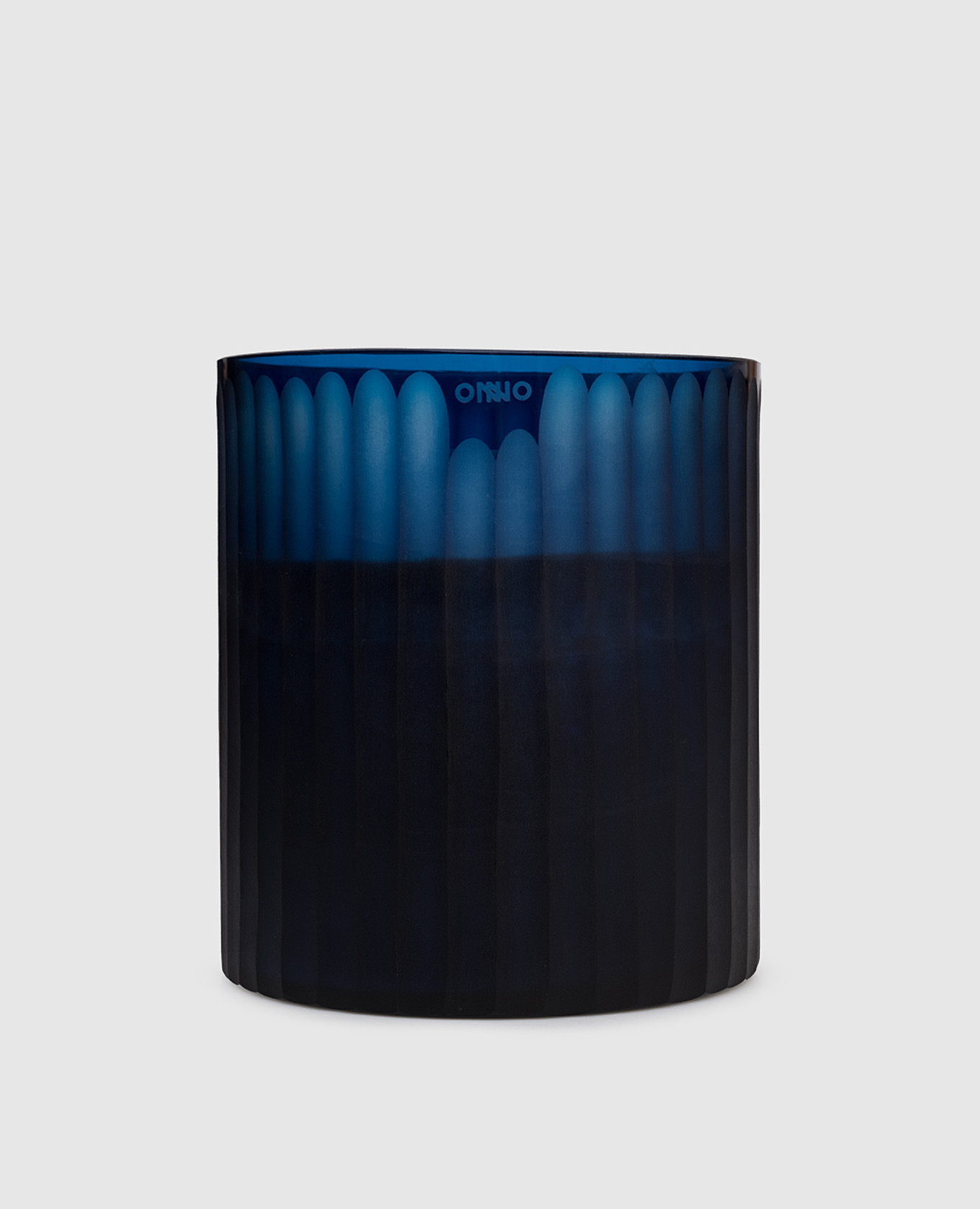 Royal Blue candle with Ginger Fig scent in a glass candle holder Onno
Royal Blue candle with Ginger Fig scent in a glass candle holder Onno