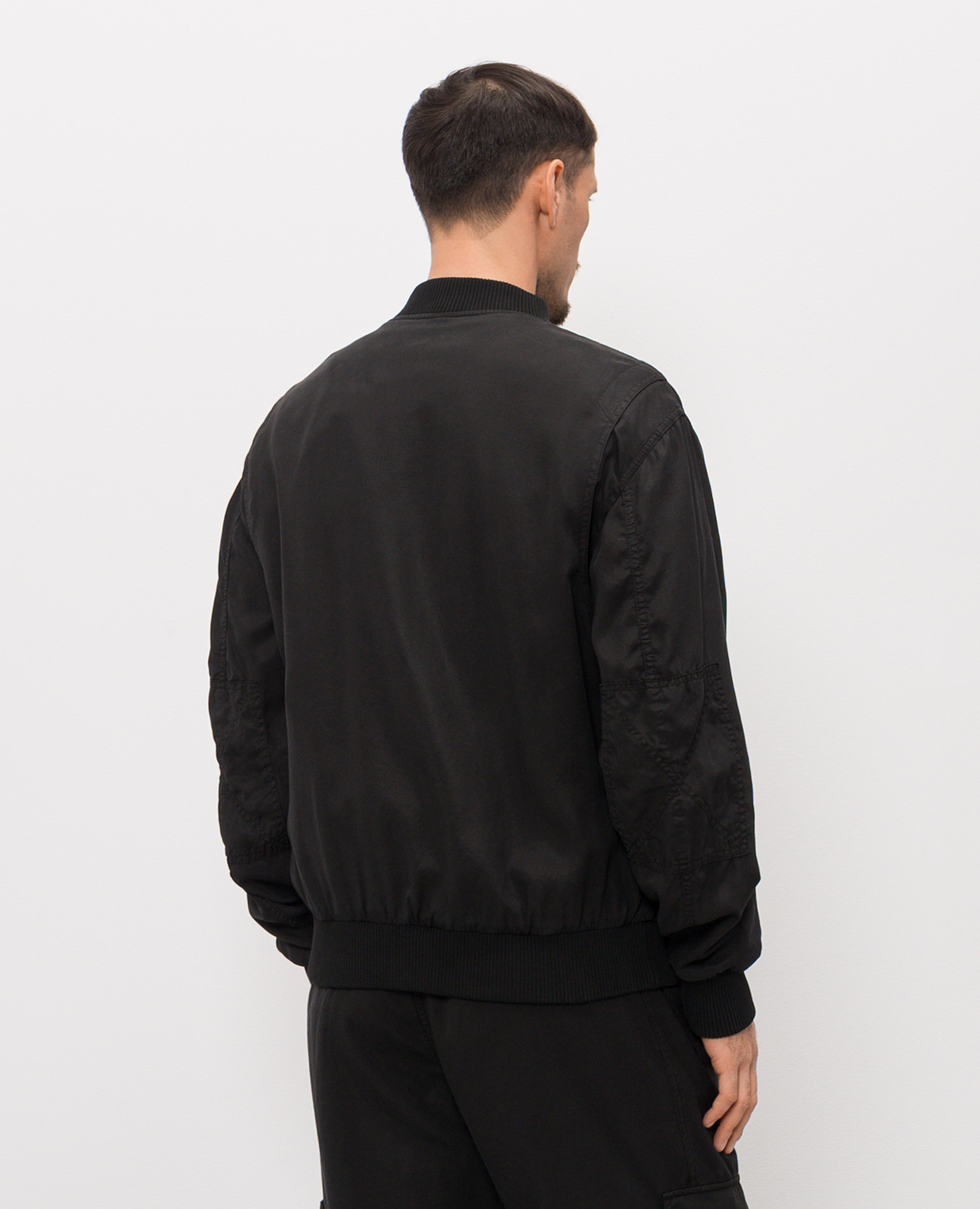 Black bomber jacket with logo patch Iceberg
Black bomber jacket with logo patch Iceberg