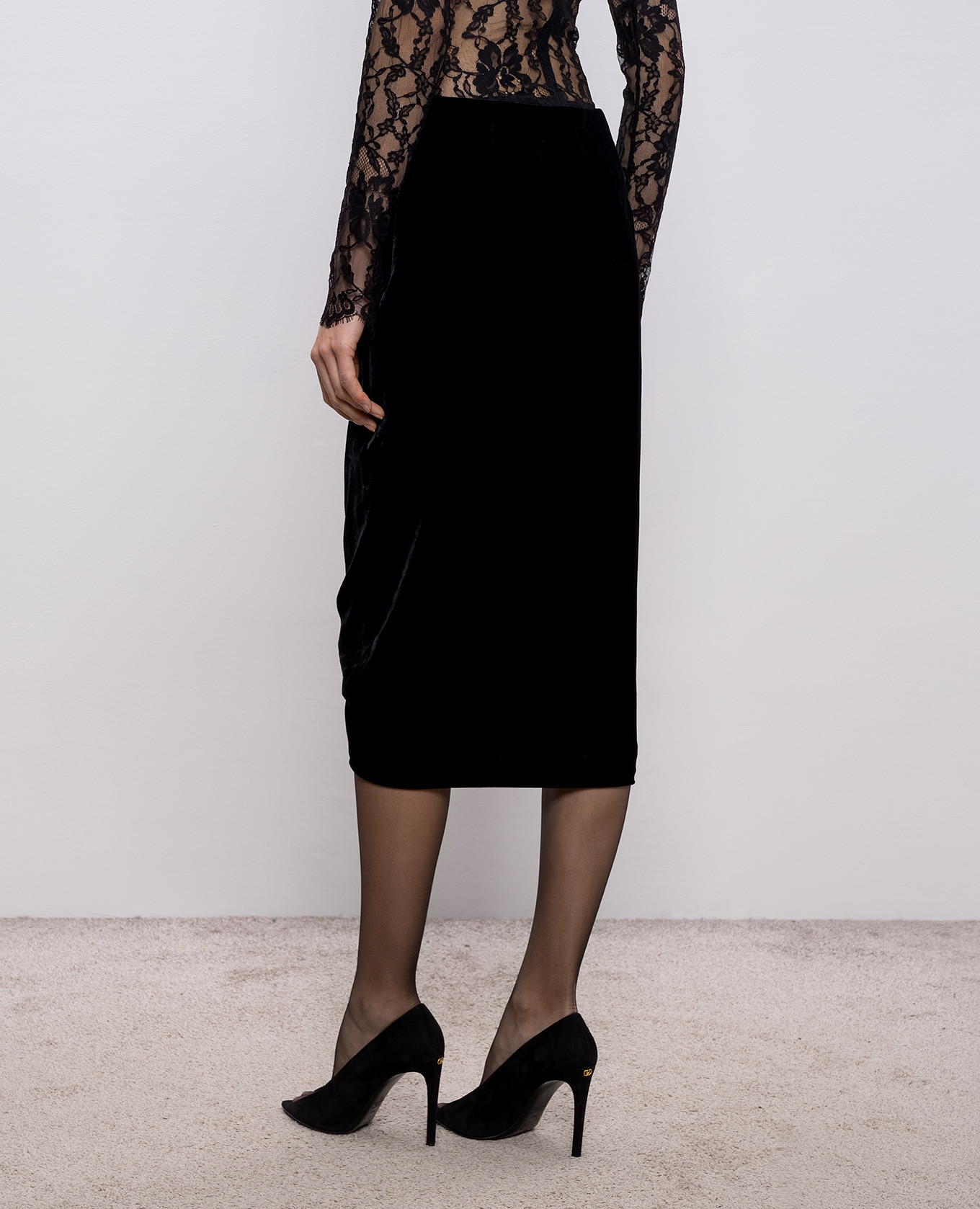 Black velvet skirt with silk Valentino
Black velvet skirt with silk Valentino