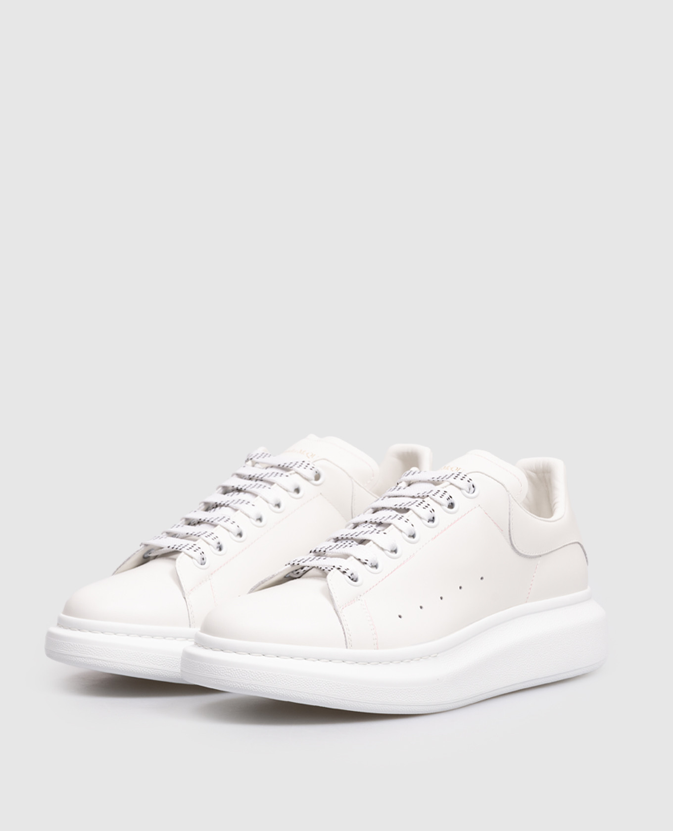 White Oversized Leather Sneakers with Logo Alexander McQueen
White Oversized Leather Sneakers with Logo Alexander McQueen