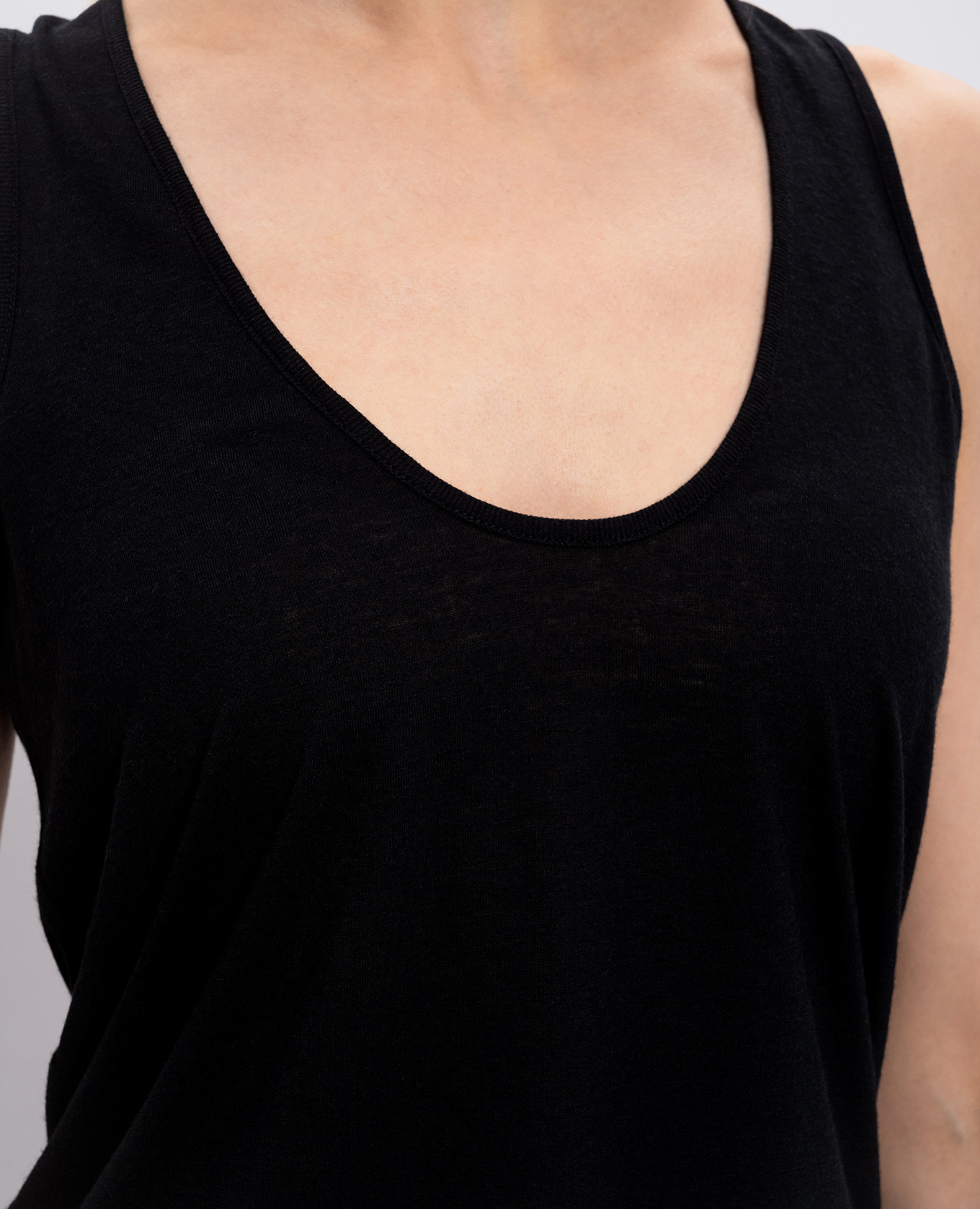 Black T-shirt ALBIA Loulou de Saison
Black T-shirt ALBIA Loulou de Saison
