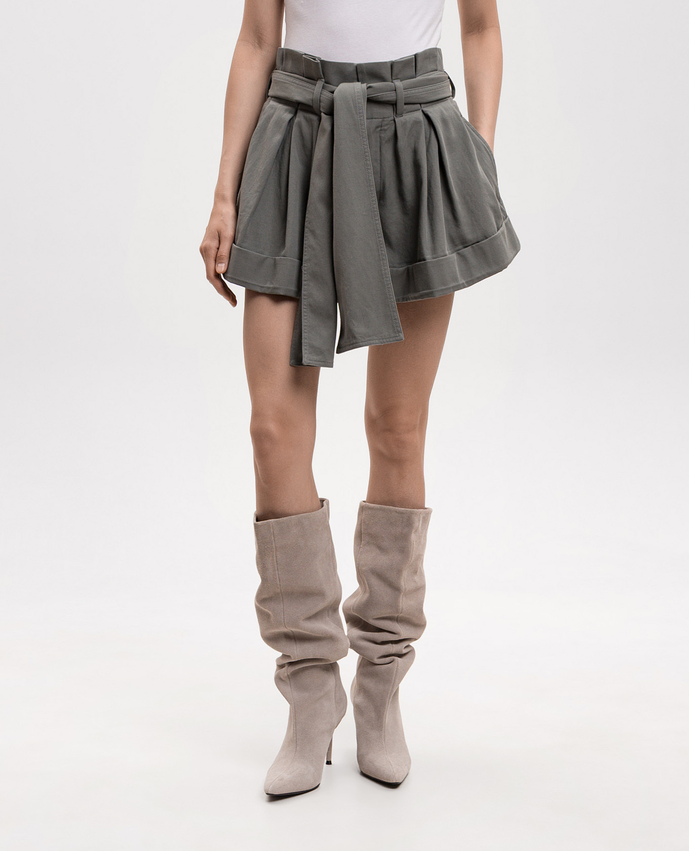 Khaki shorts with belt Balmain
Khaki shorts with belt Balmain