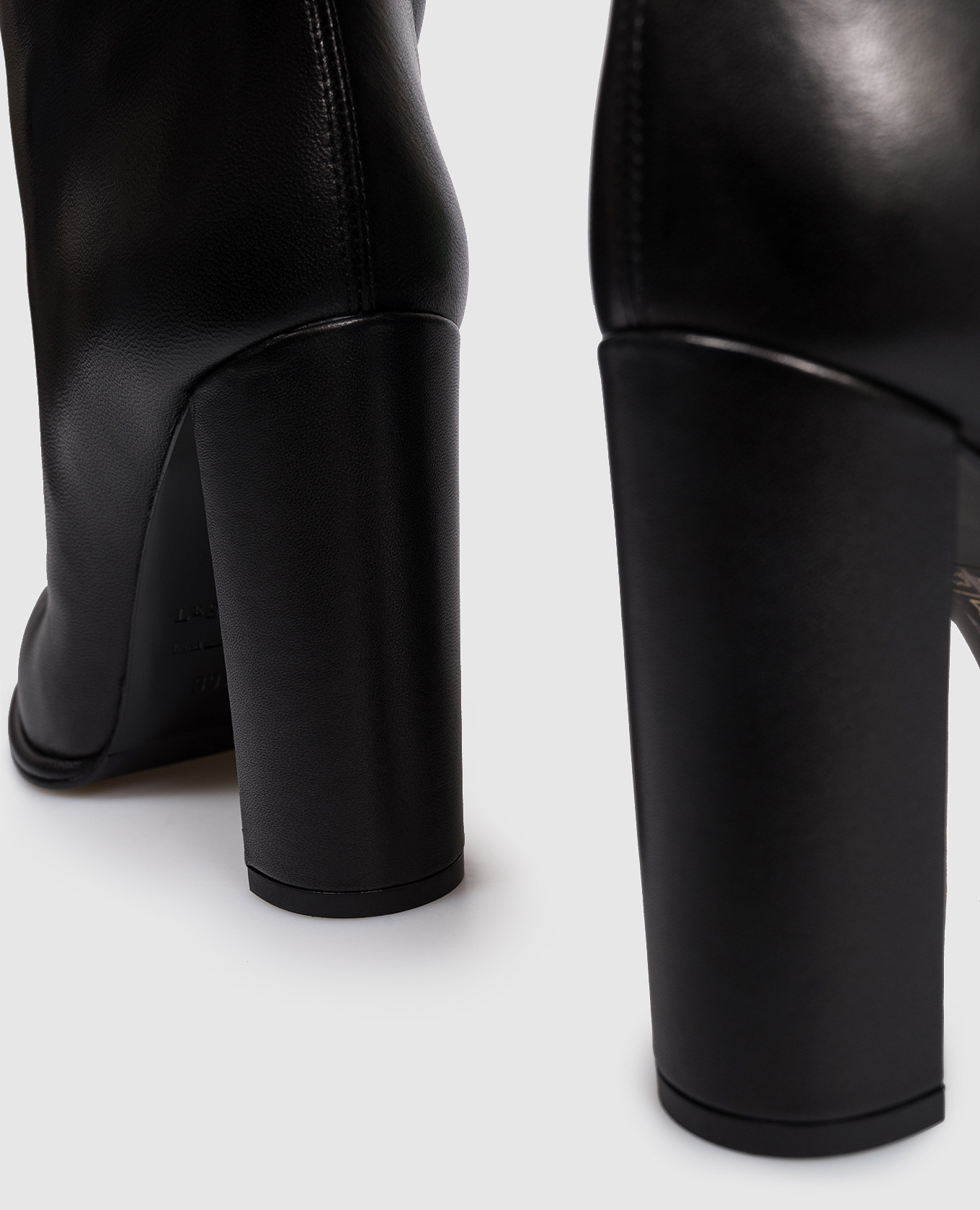 Black leather ELSA over-the-knee boots Le Silla
Black leather ELSA over-the-knee boots Le Silla