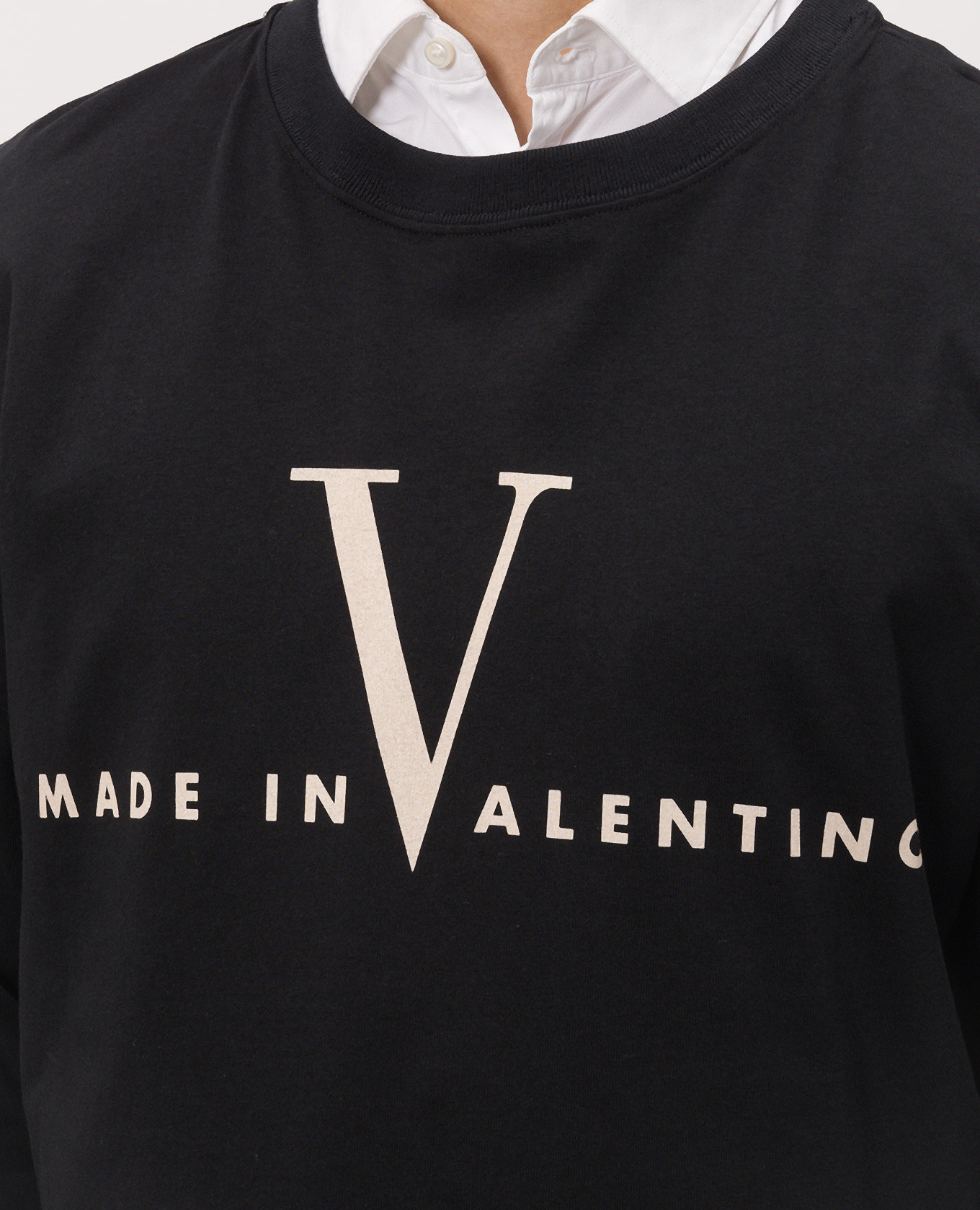 Black long sleeve with logo print Valentino
Black long sleeve with logo print Valentino