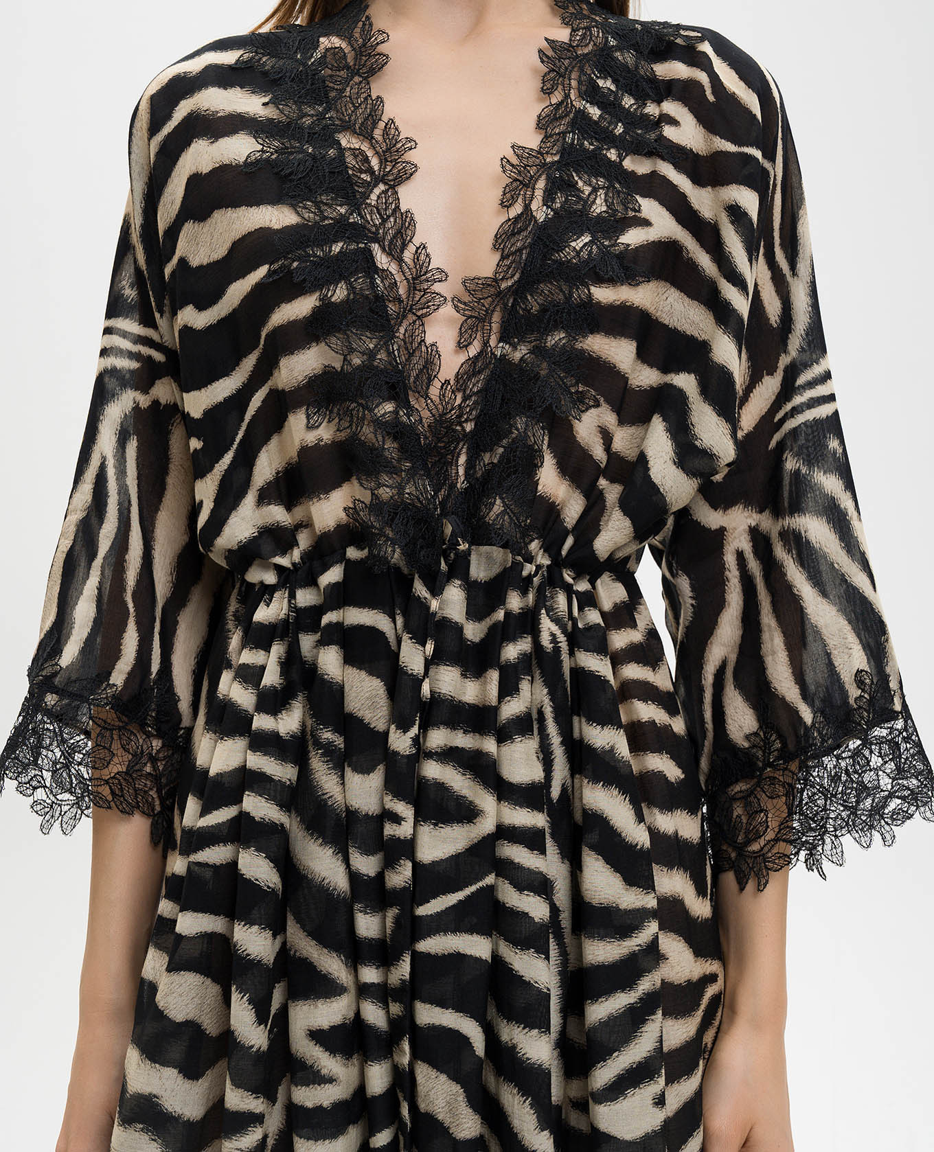 Black animal print kimono maxi dress with lace Ermanno Scervino Life
Black animal print kimono maxi dress with lace Ermanno Scervino Life