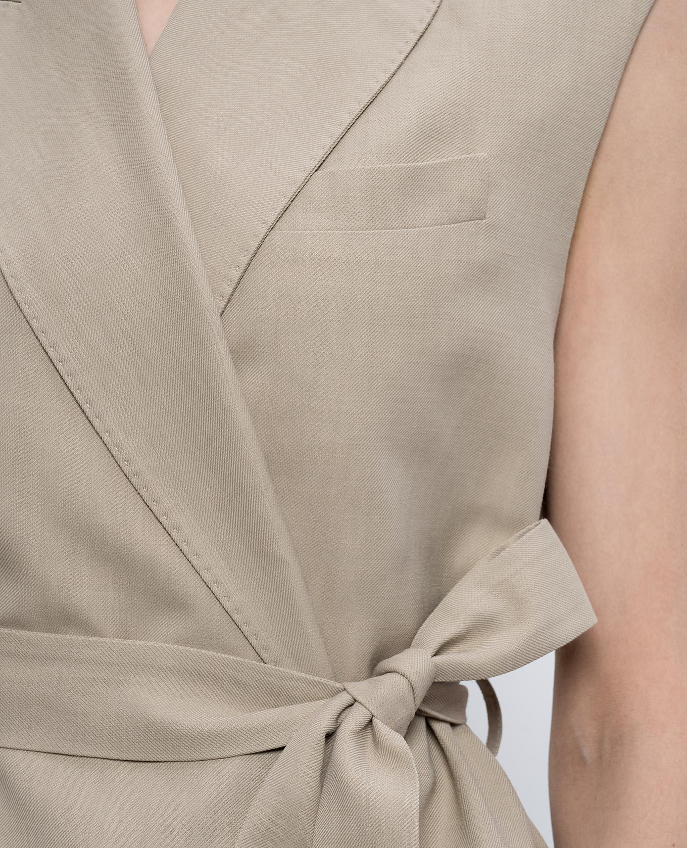 Beige linen vest Brunello Cucinelli
Beige linen vest Brunello Cucinelli