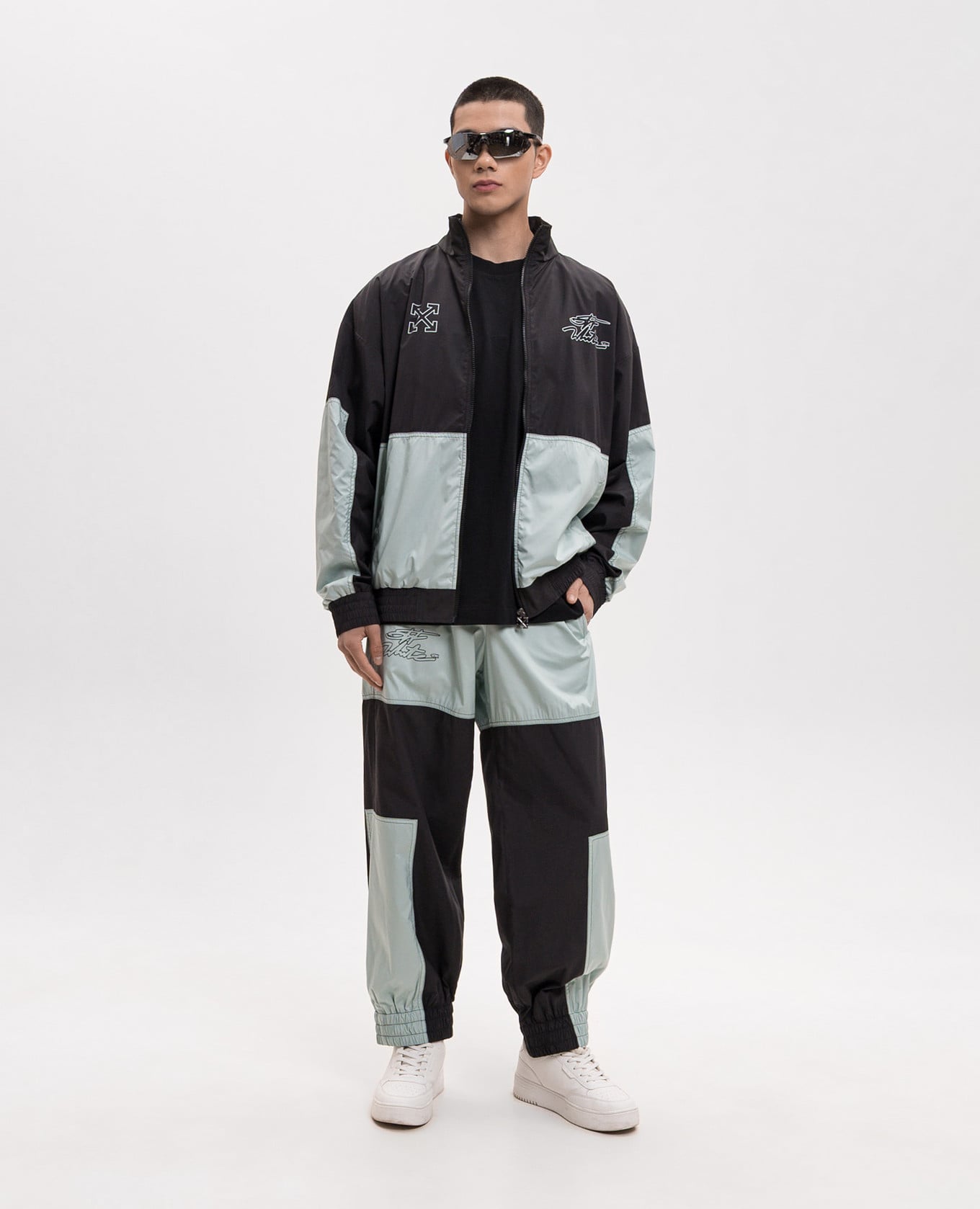 Windbreaker with logo print Off-White, Black
Windbreaker with logo print Off-White, Black