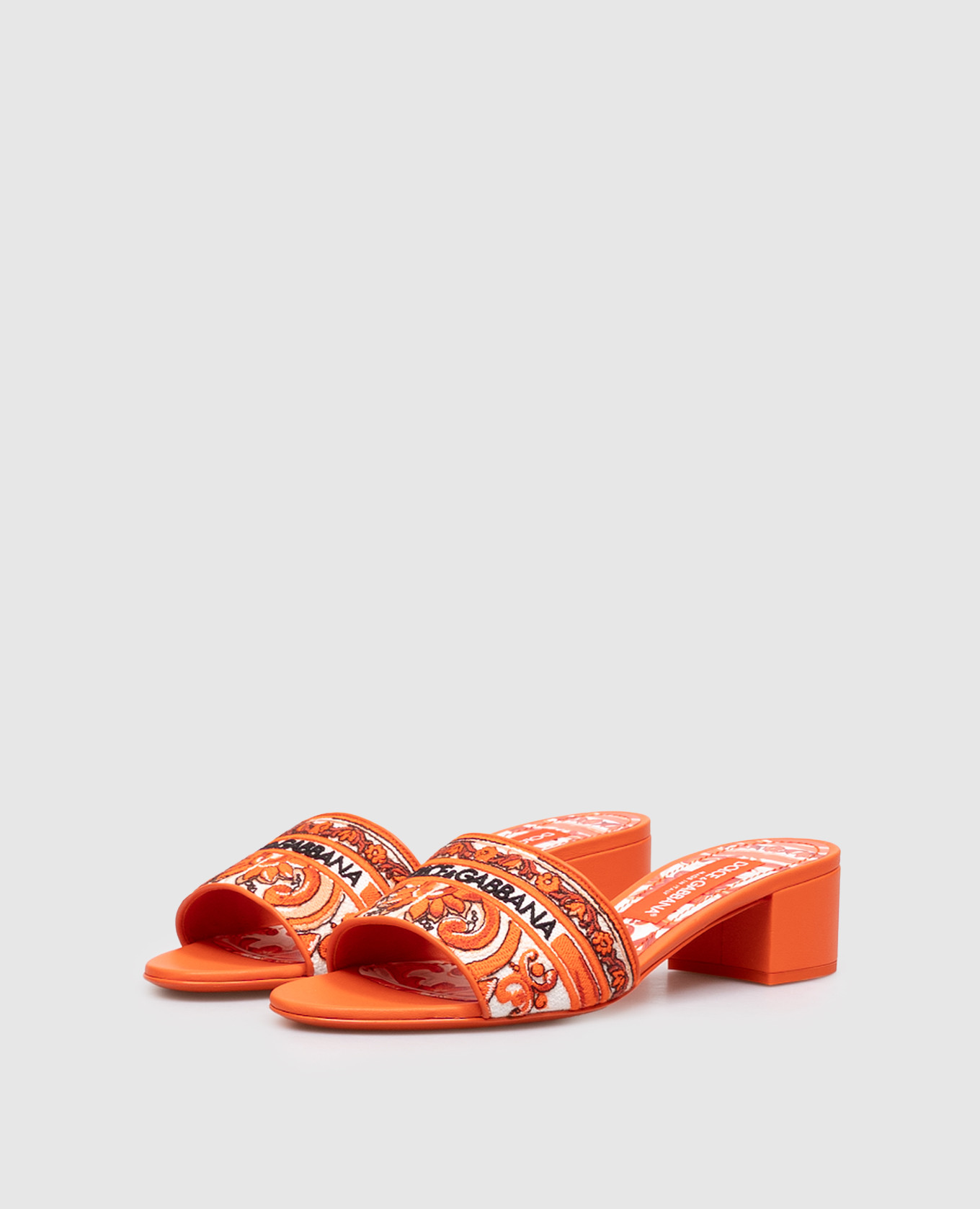 Orange mules with Majolica embroidery Dolce&Gabbana
Orange mules with Majolica embroidery Dolce&Gabbana
