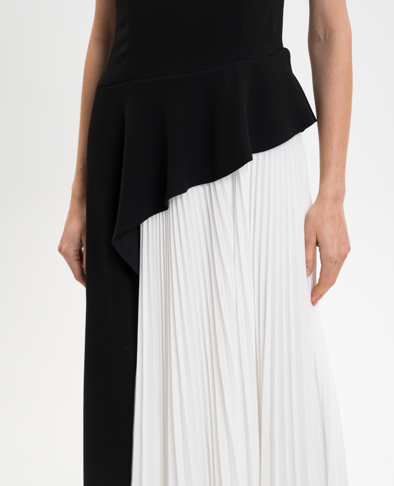 Zayla black pleated dress Simkhai
Zayla black pleated dress Simkhai