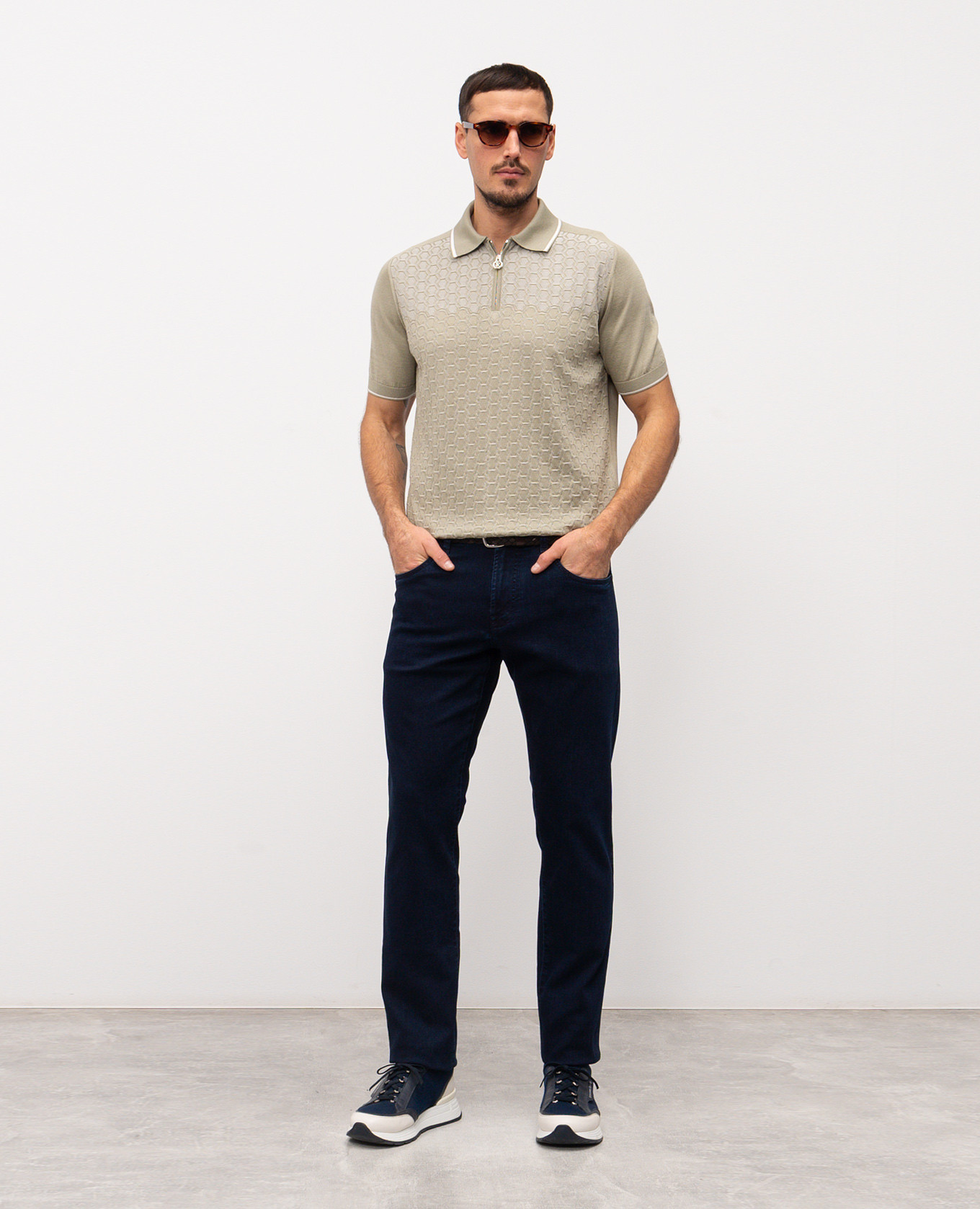 Blue Costantino jeans with logo patch Scissor Scriptor
Blue Costantino jeans with logo patch Scissor Scriptor