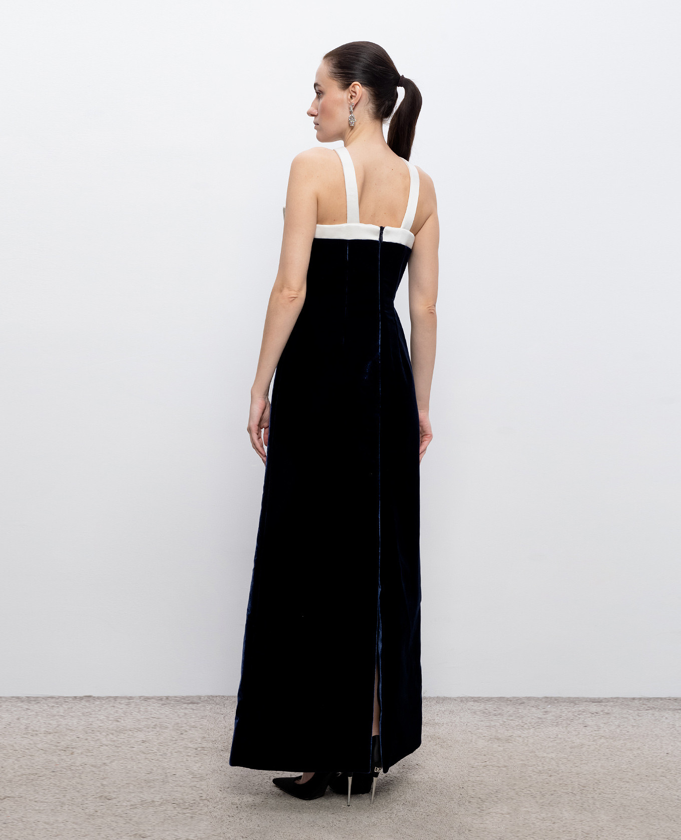 Blue velvet silk dress Richard Quinn
Blue velvet silk dress Richard Quinn