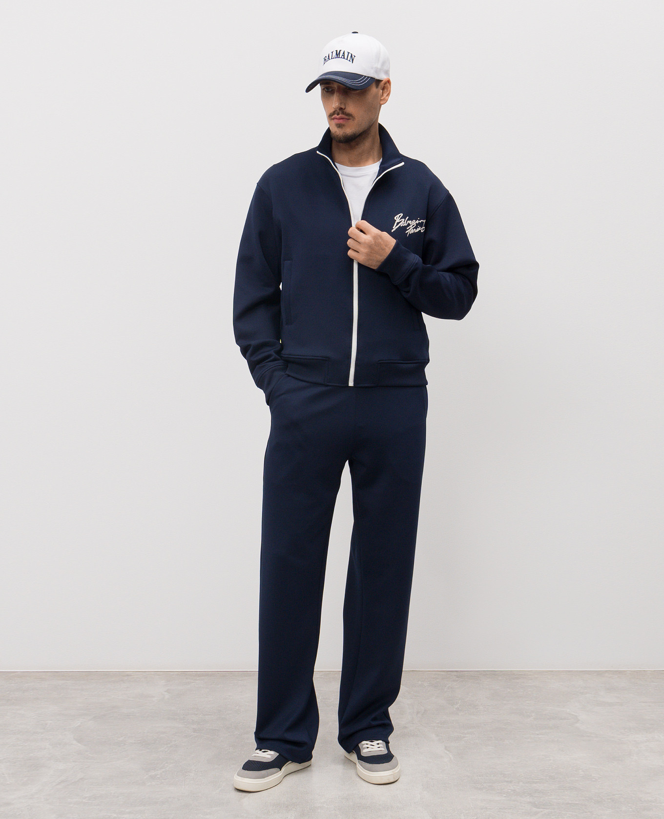 Blue sweatpants with logo Balmain
Blue sweatpants with logo Balmain