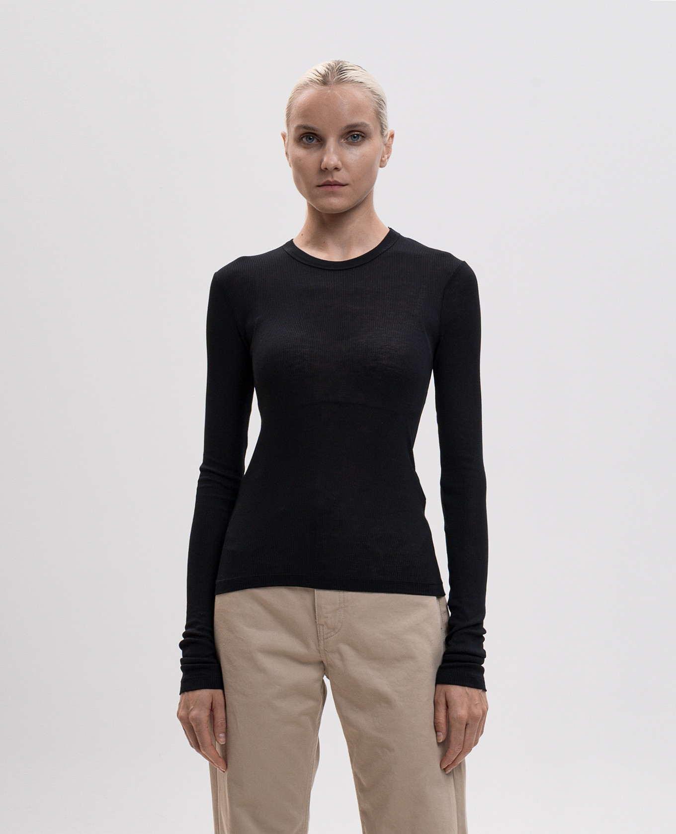 Black ribbed long sleeve JW Anderson
Black ribbed long sleeve JW Anderson