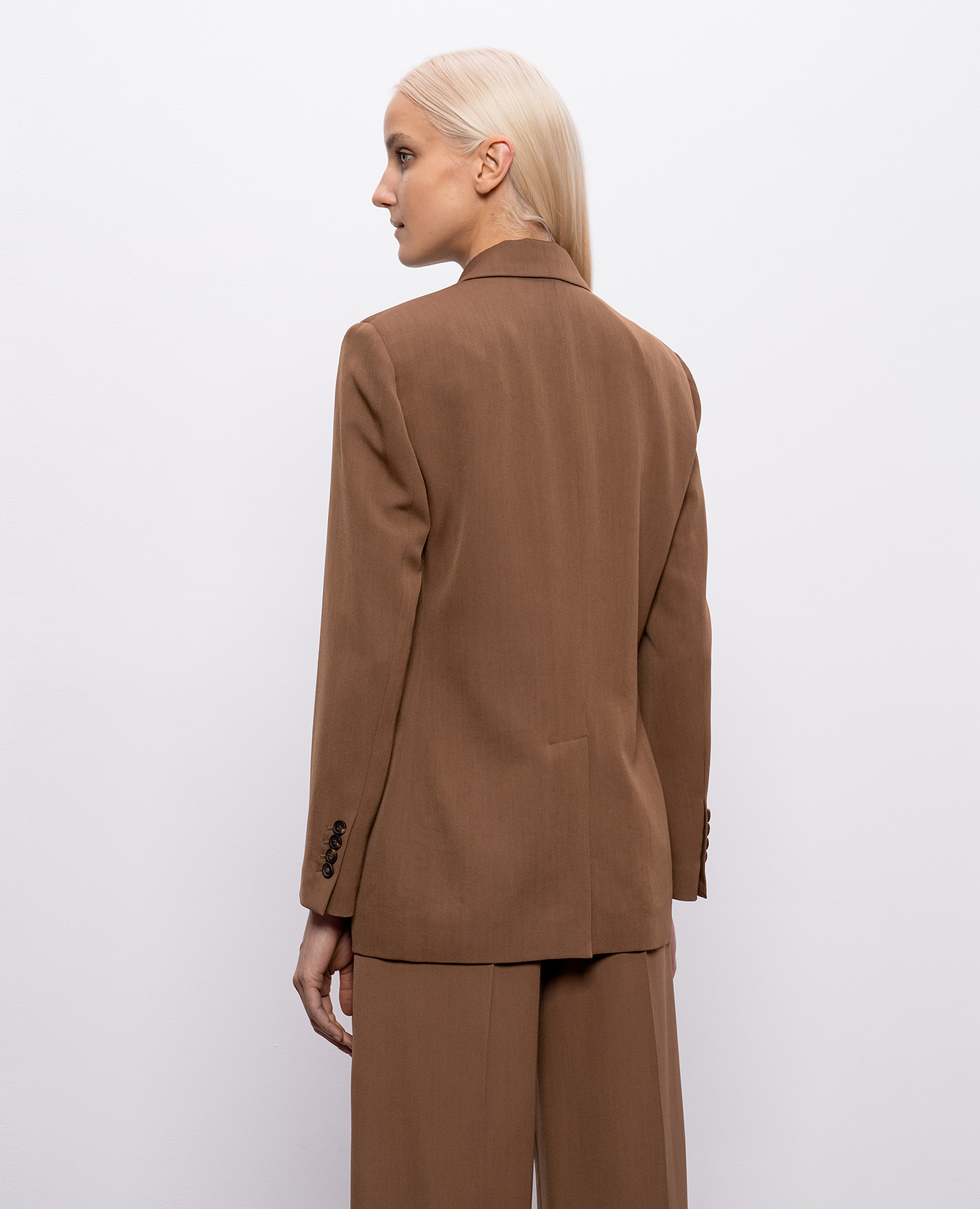 Brown double-breasted jacket with wool Brunello Cucinelli
Brown double-breasted jacket with wool Brunello Cucinelli