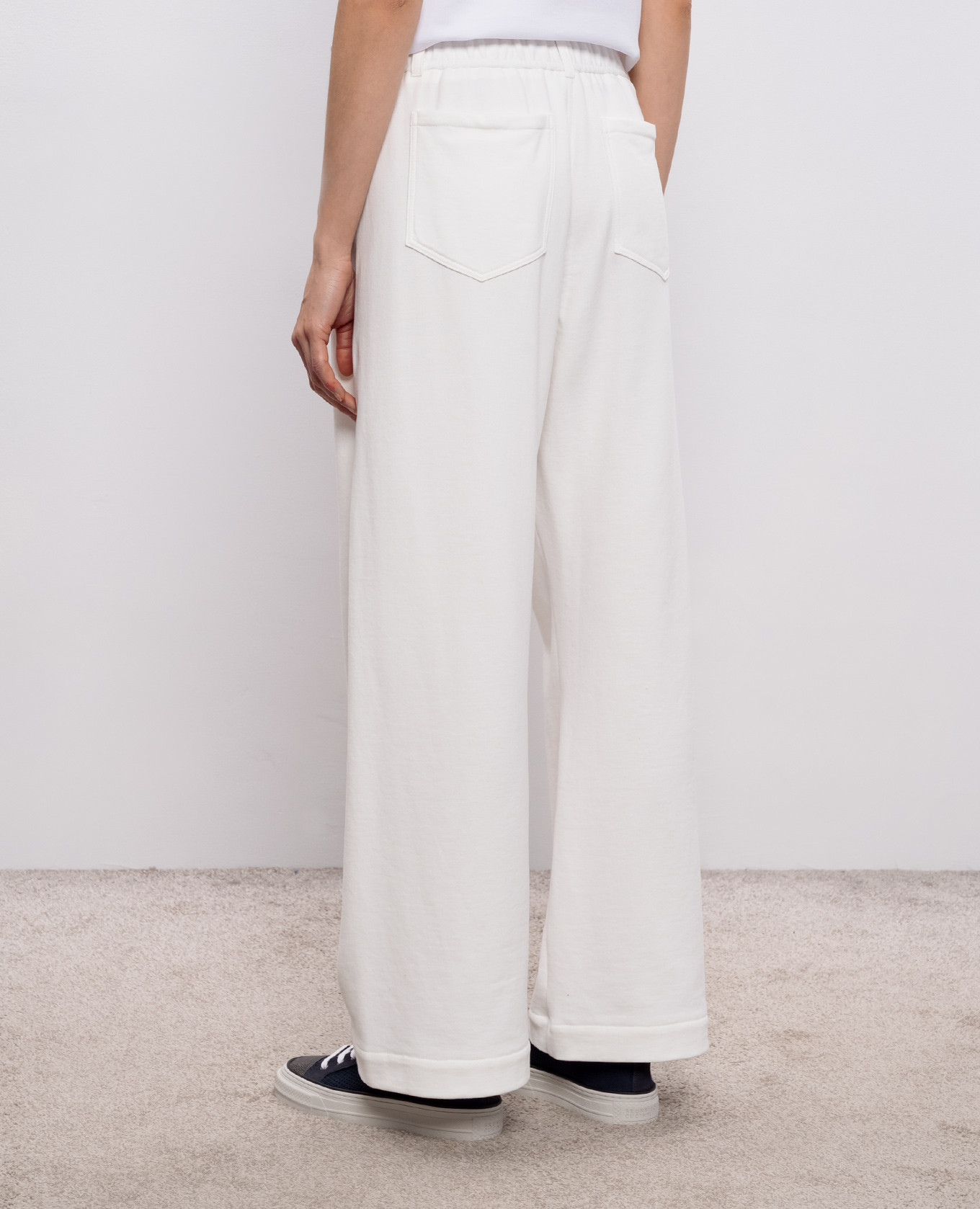 White sweatpants Brunello Cucinelli
White sweatpants Brunello Cucinelli