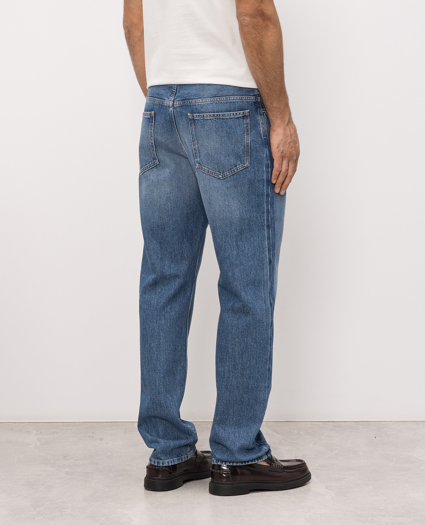 Blue jeans with logo patch Givenchy
Blue jeans with logo patch Givenchy