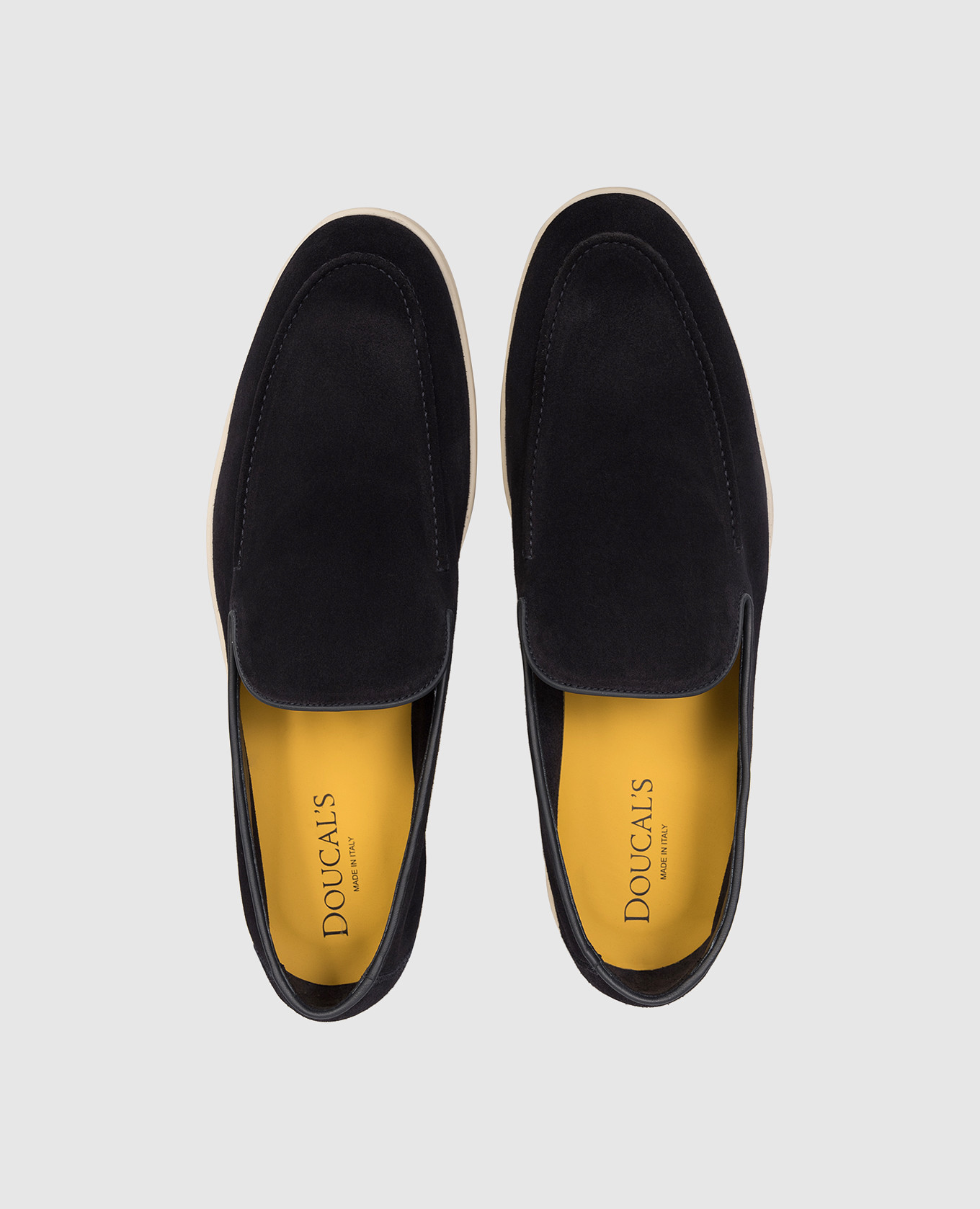 Blue suede loafers with logo Doucal's
Blue suede loafers with logo Doucal's