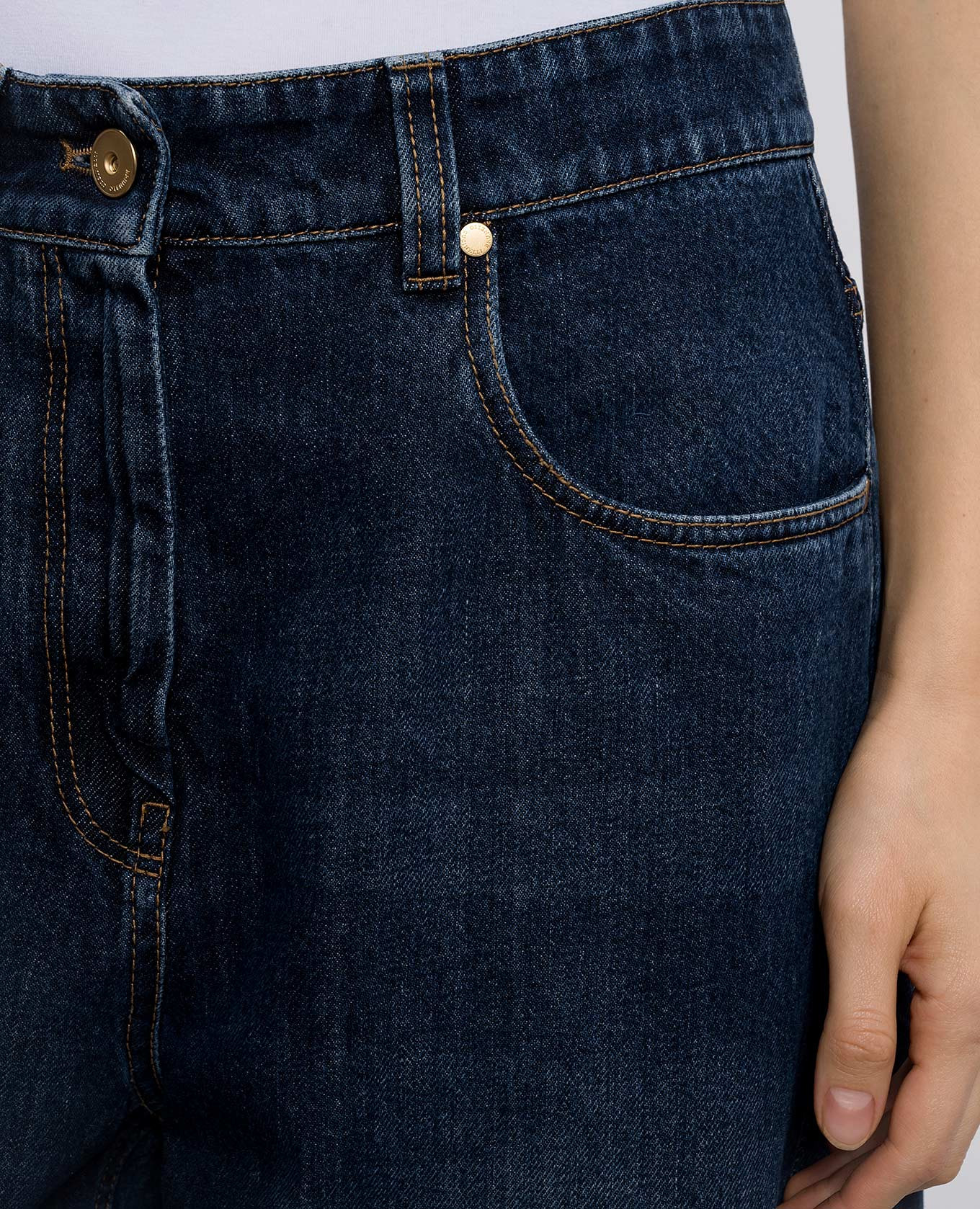 Blue jeans with logo patch Brunello Cucinelli
Blue jeans with logo patch Brunello Cucinelli