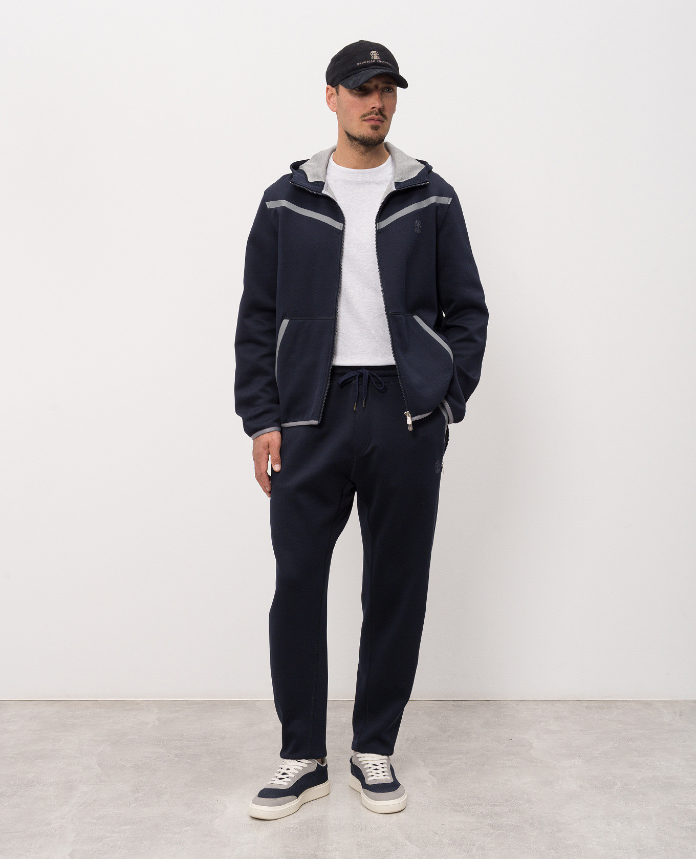 Blue sweatpants Brunello Cucinelli
Blue sweatpants Brunello Cucinelli