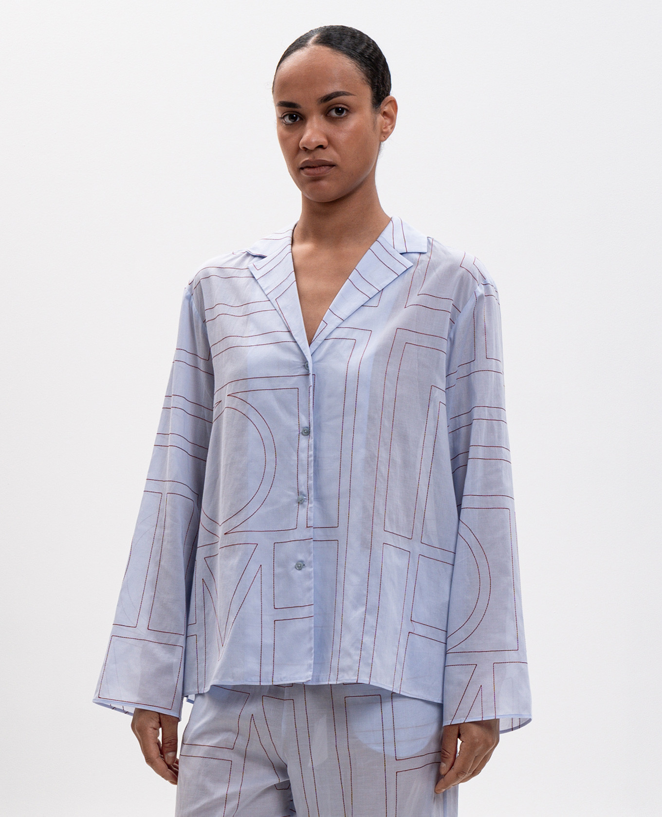 Blue shirt with contrasting monogram embroidery Toteme, Light blue
Blue shirt with contrasting monogram embroidery Toteme, Light blue