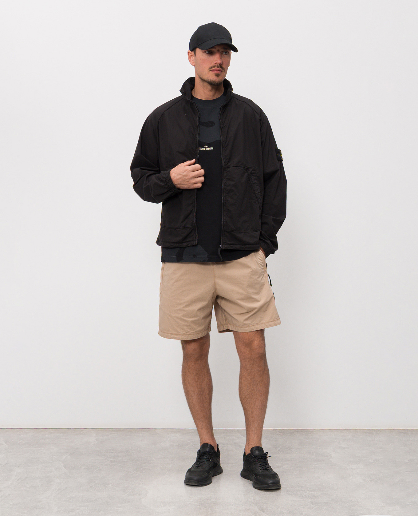 Beige shorts with logo patch Stone Island
Beige shorts with logo patch Stone Island