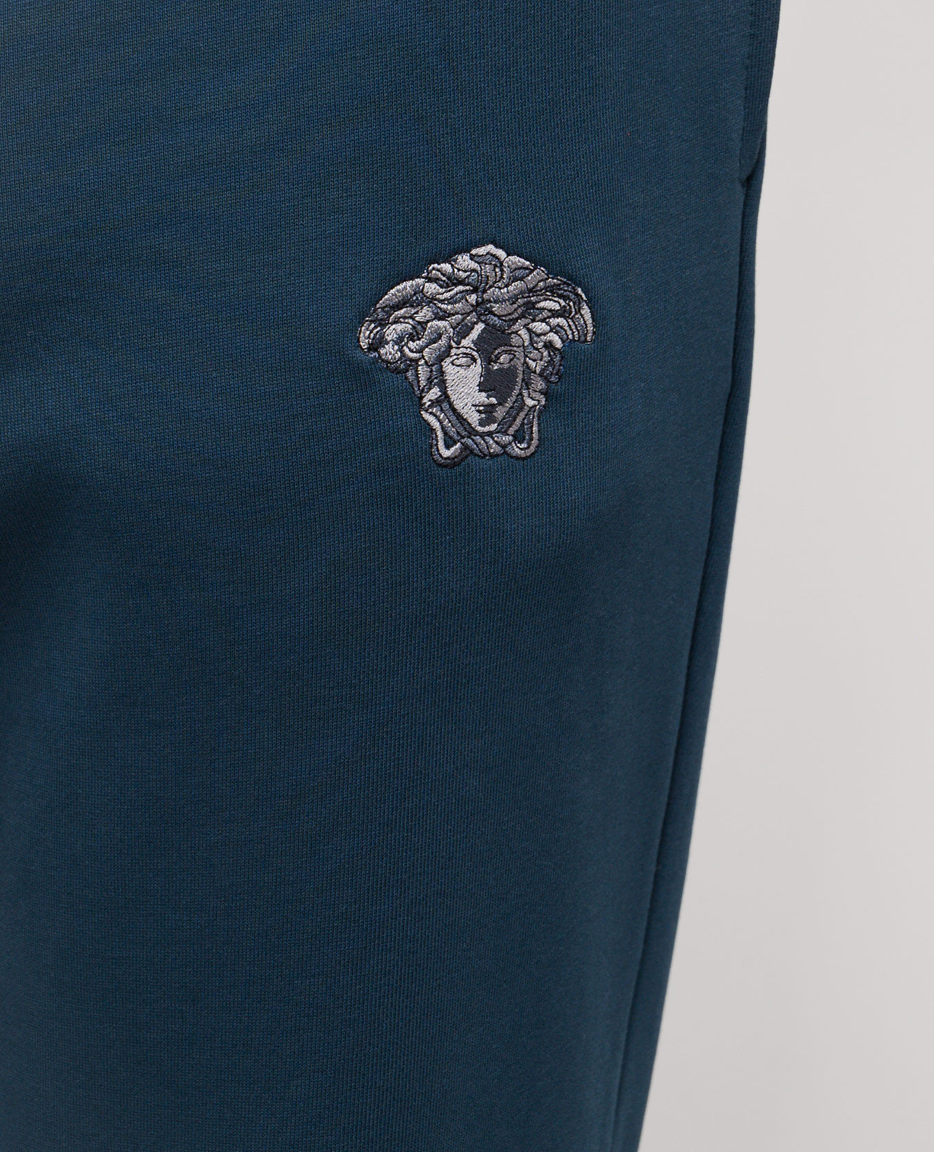 Blue joggers with embroidered logo Versace
Blue joggers with embroidered logo Versace