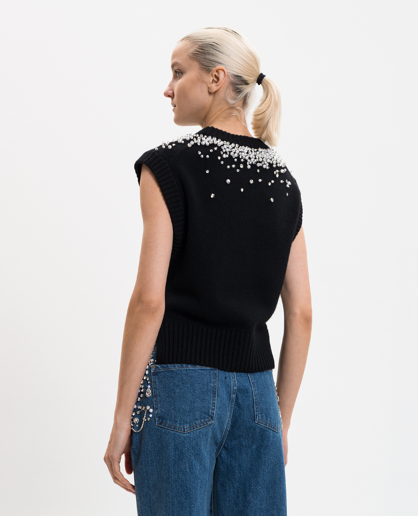 Candra black wool and cashmere vest Simkhai
Candra black wool and cashmere vest Simkhai
