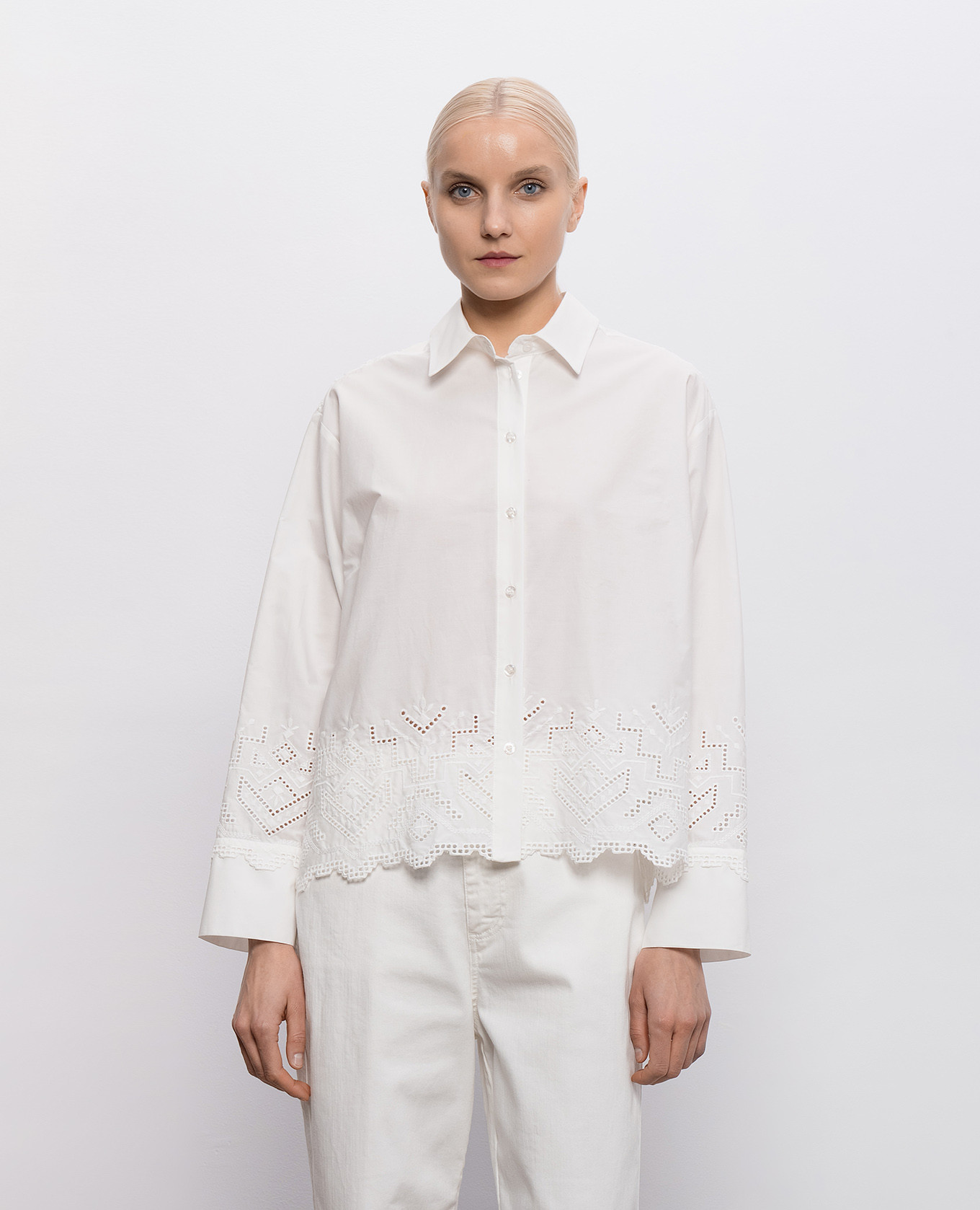 White TALAVERA shirt with broderie embroidery Momoni
White TALAVERA shirt with broderie embroidery Momoni