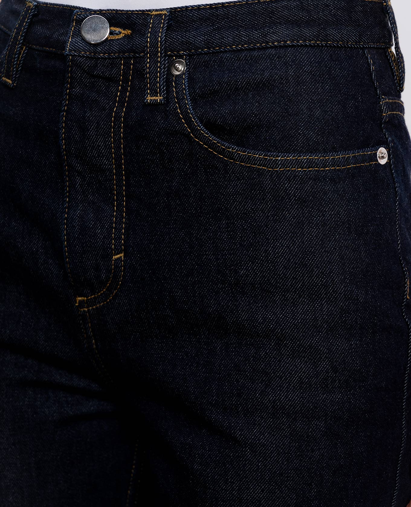 JUDE blue jeans with logo patch Loulou de Saison
JUDE blue jeans with logo patch Loulou de Saison