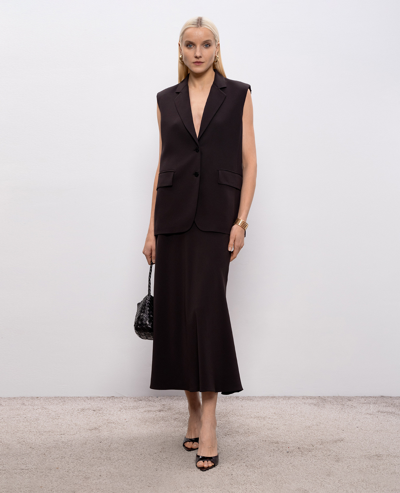 Dark brown silk vest Agnona
Dark brown silk vest Agnona