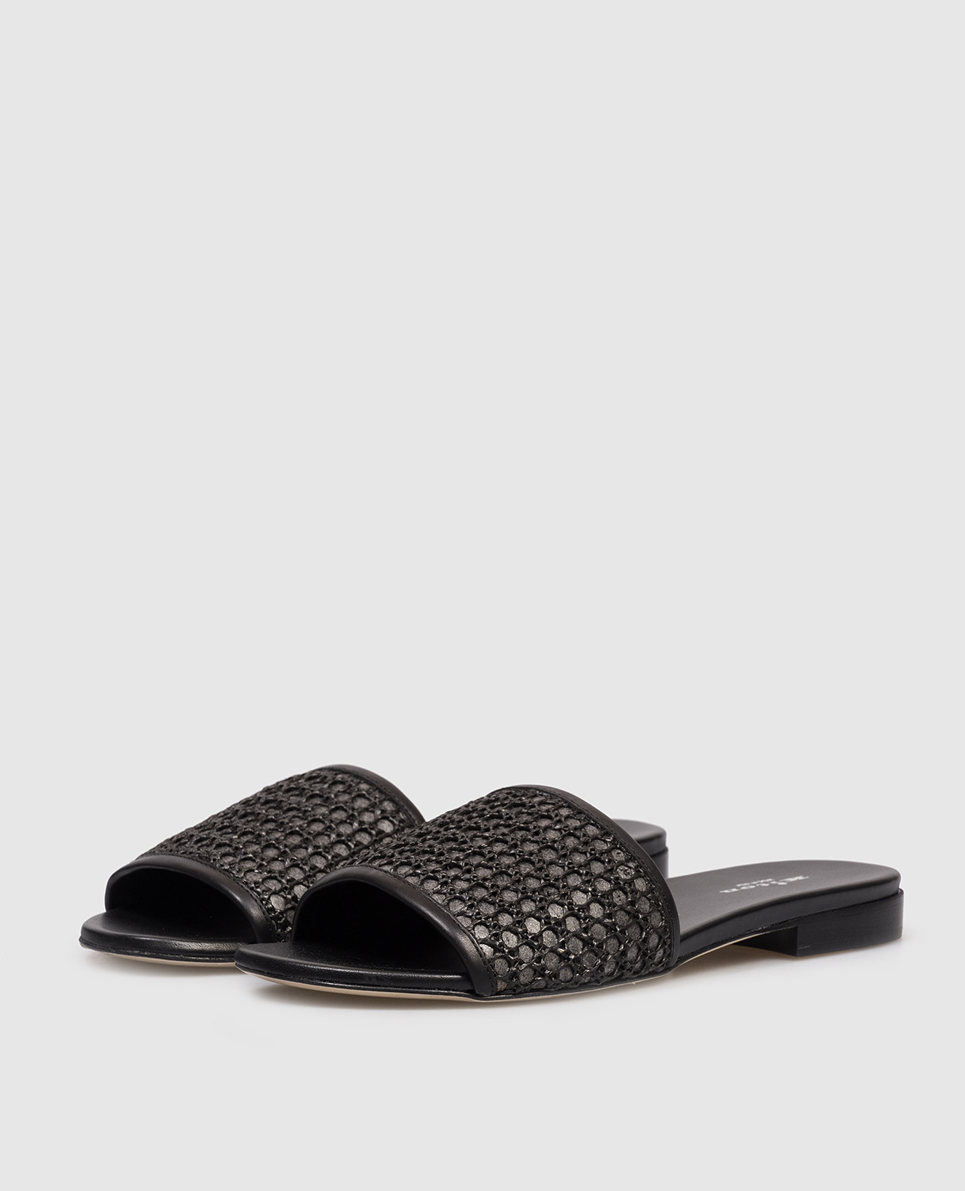 Black flip-flops with weaving Kiton
Black flip-flops with weaving Kiton