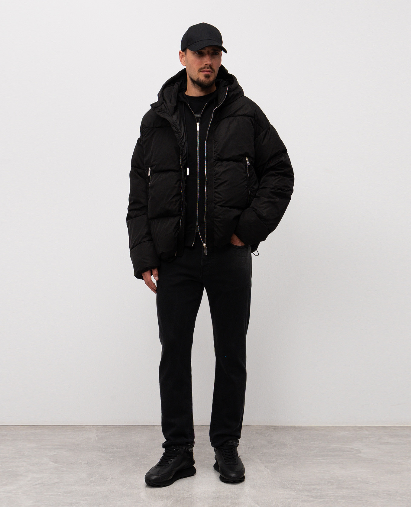 Black down jacket with logo patch Iceberg
Black down jacket with logo patch Iceberg