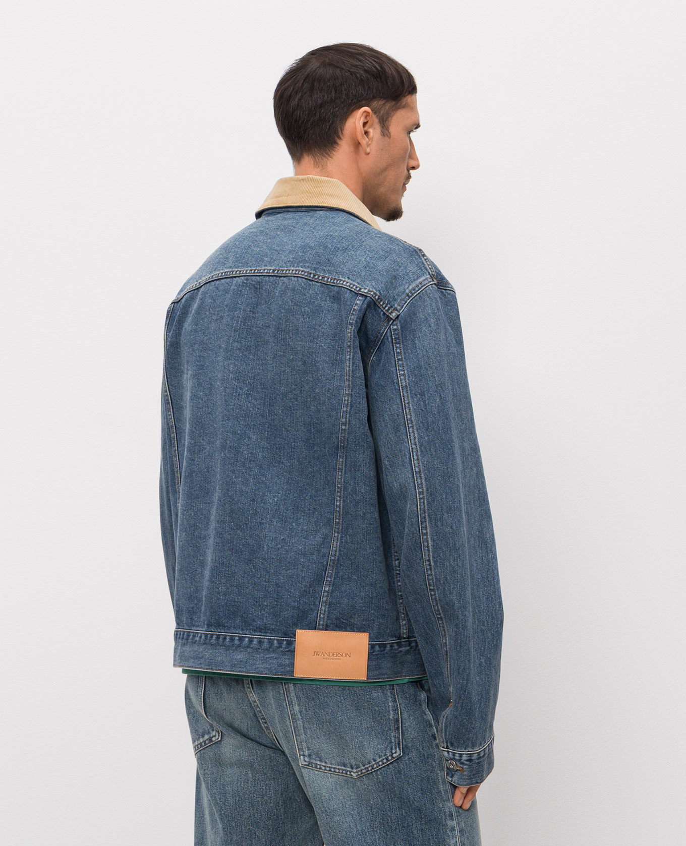Blue denim jacket with patch JW Anderson
Blue denim jacket with patch JW Anderson