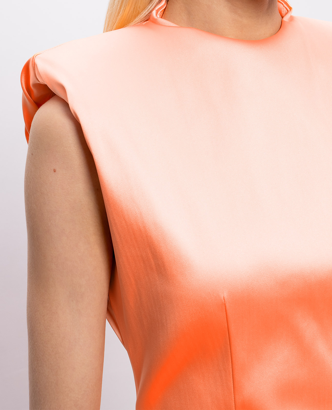Orange dress with accent shoulders Thierry Mugler
Orange dress with accent shoulders Thierry Mugler
